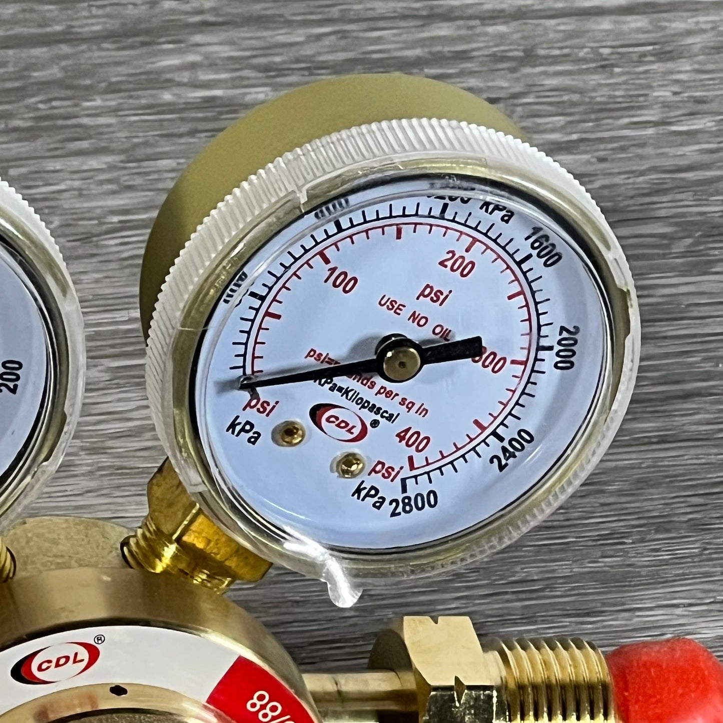 Close-up of LX65/88 Acetylene Regulator's dual gauges displaying pressure in PSI and kPa, featuring a CGA510 connection.