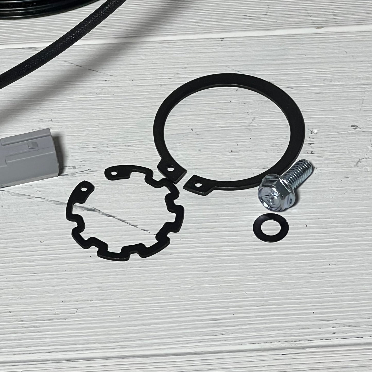 AC Compressor Clutch Set components for Mazda 3 2010-2013, featuring gaskets and a bolt on a white surface.