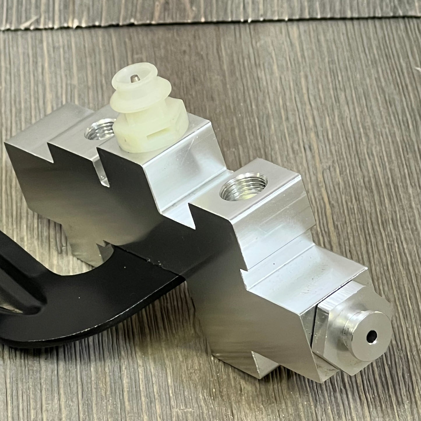 High-quality brake proportioning valve for GM Chevy Truck C/K 1989-1994, featuring durable metal construction.