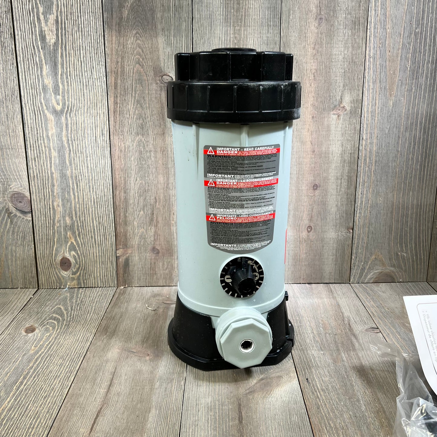 Automatic chlorinator feeder for pools and ponds, featuring durable construction and easy installation.