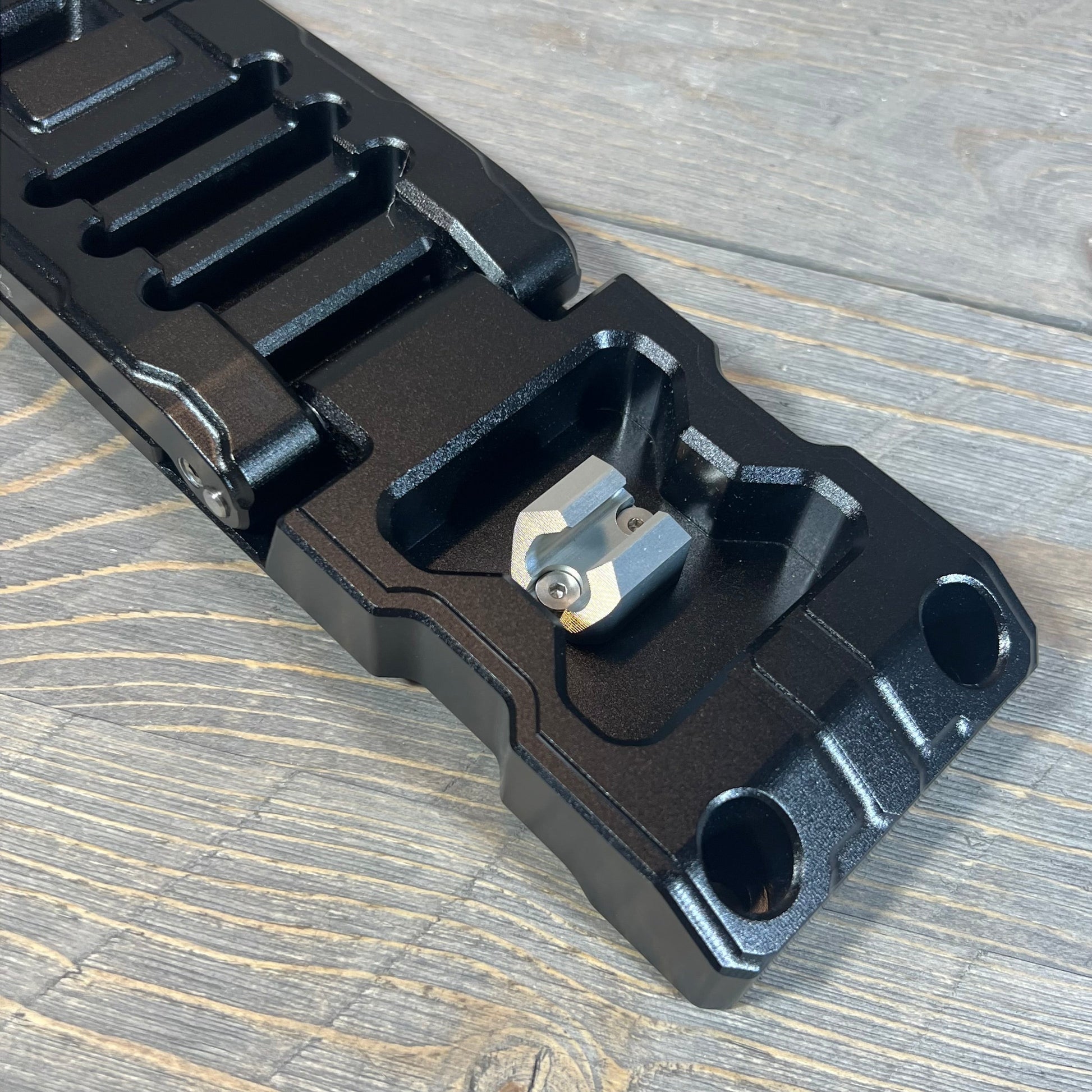 Black aluminum alloy door hinge step for Jeep Wrangler and Gladiator, showcasing durable design and craftsmanship.
