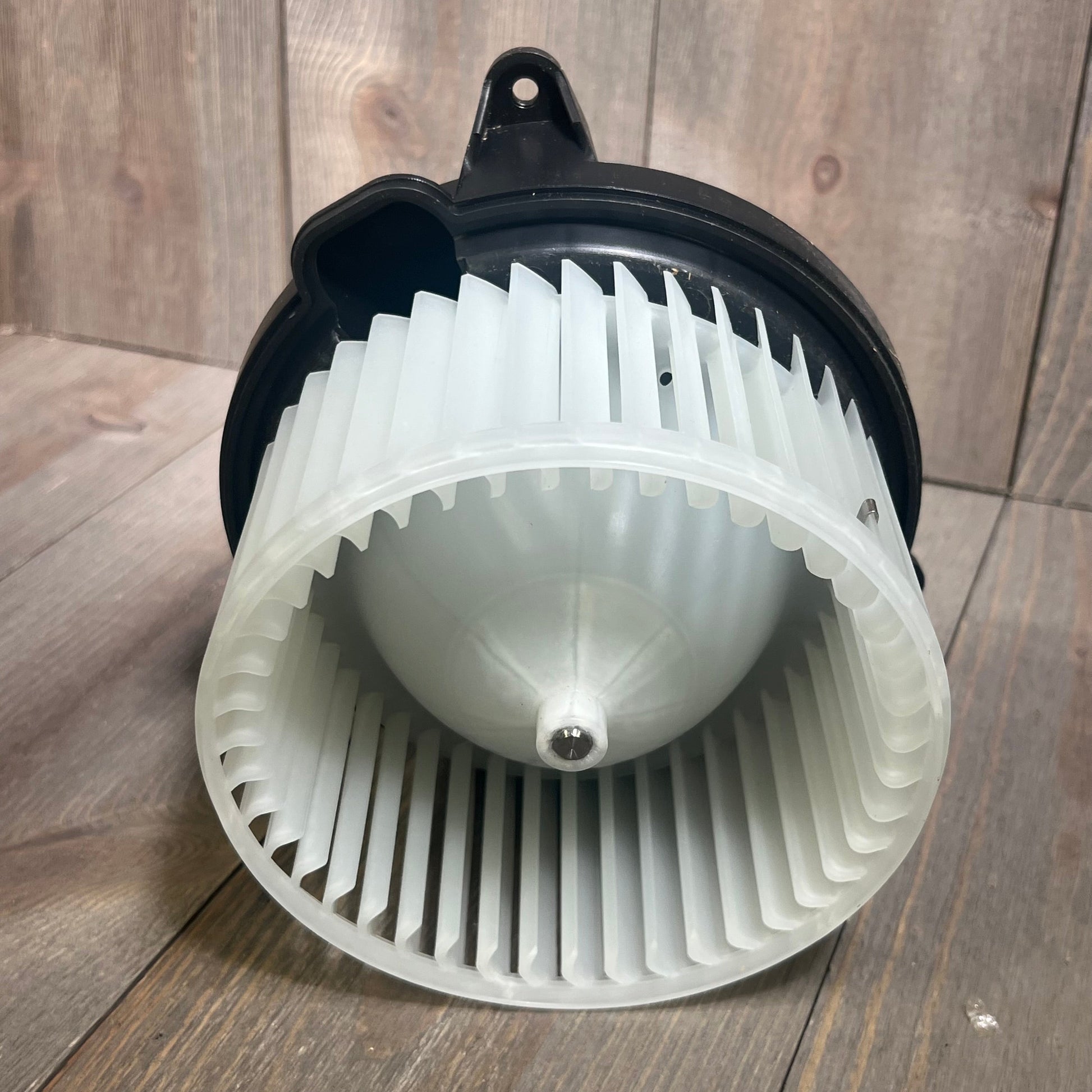 Heater blower motor for 2005-2021 Nissan Frontier, enhancing air conditioning and heating efficiency.
