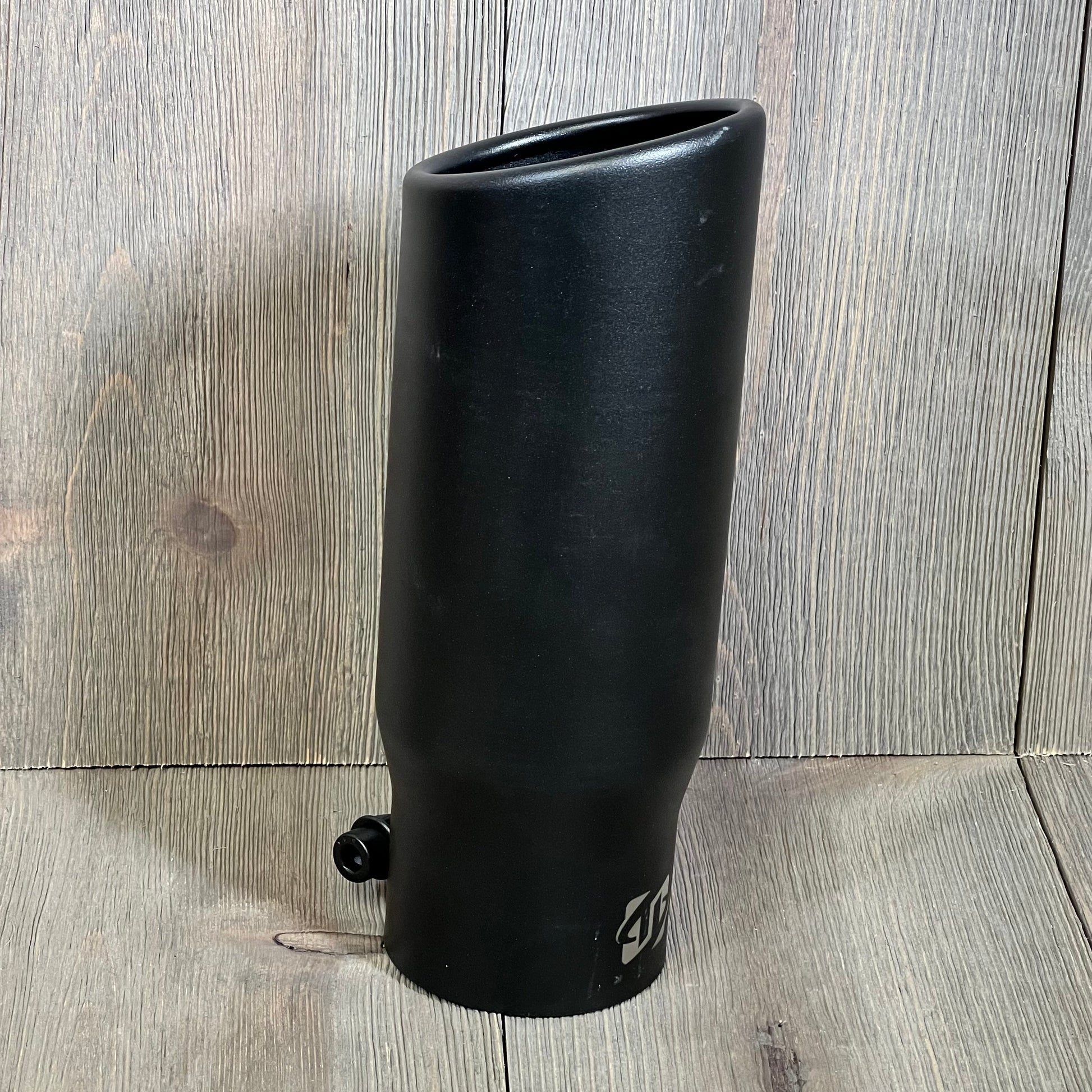Black stainless steel exhaust tip with bolt-on design, 2.5-inch inlet, and sleek 3-inch outlet for cars.