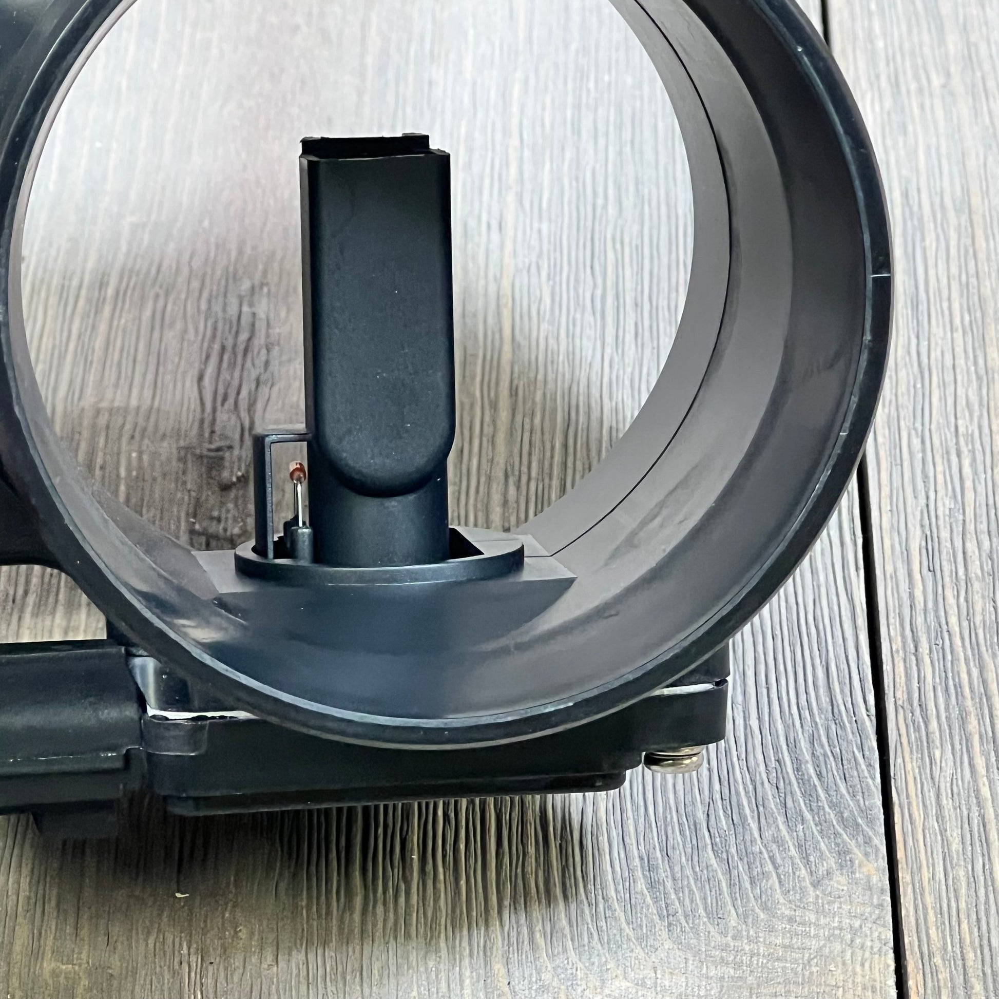 Close-up of Yezoauto Mass Air Flow Sensor, compatible with Ford Crown Victoria 2003-2004, showcasing inner components.