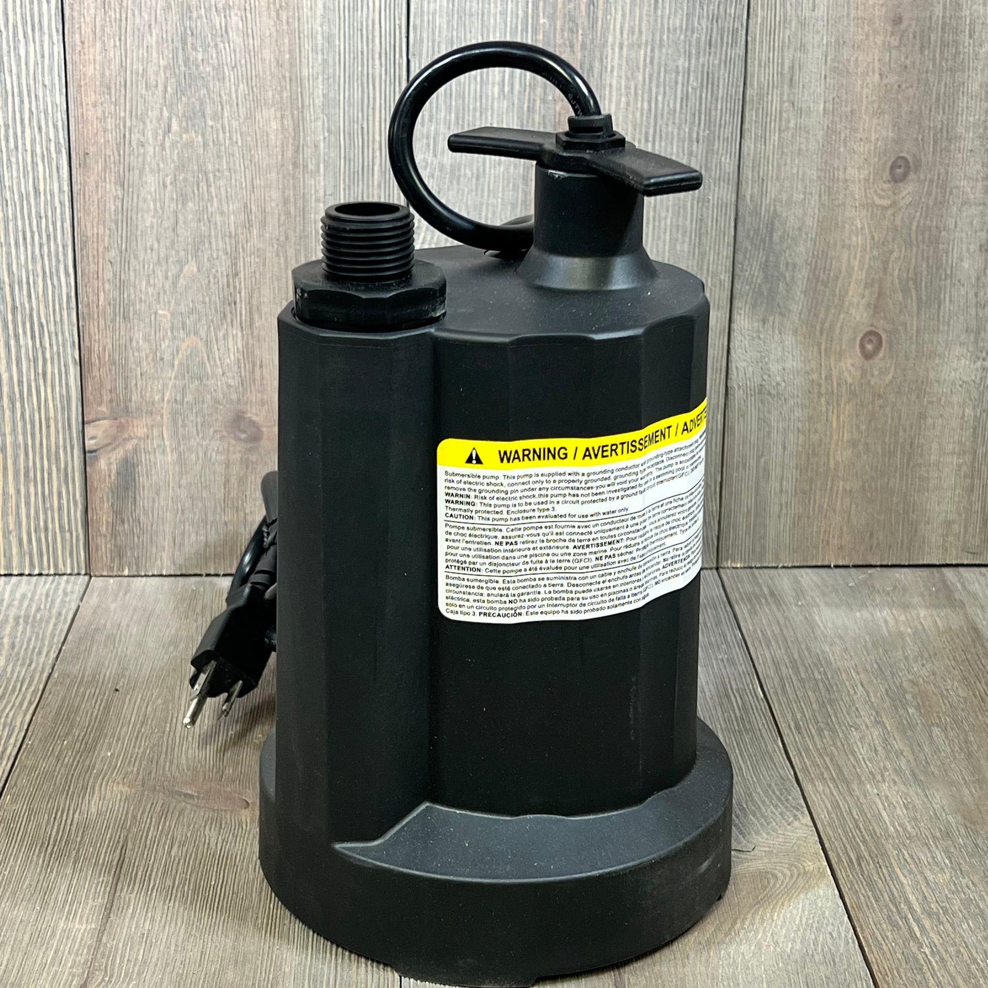 Submersible water pump with thermoplastic housing and 10 ft cord, ideal for basement or pool draining, 1750 GPH capacity.