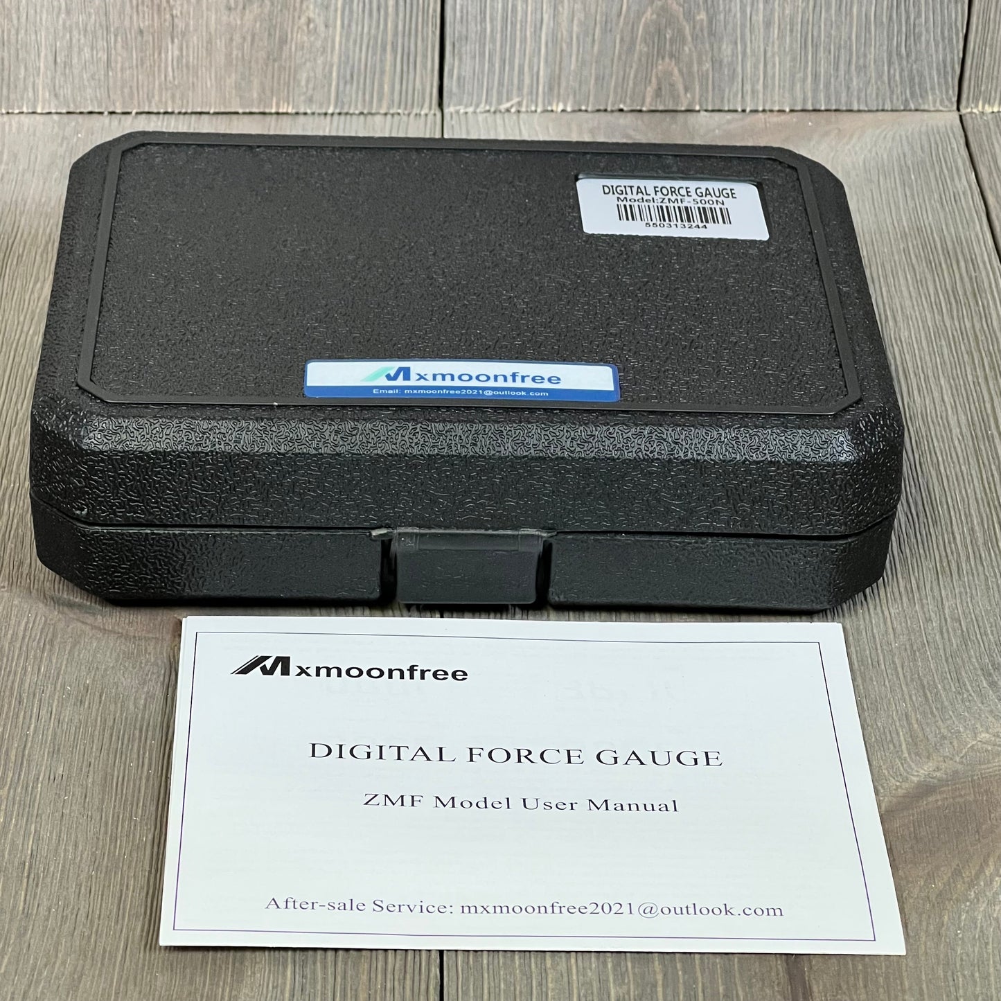 Portable force meter with sturdy case and user manual, ideal for mechanical physics labs and teaching applications.