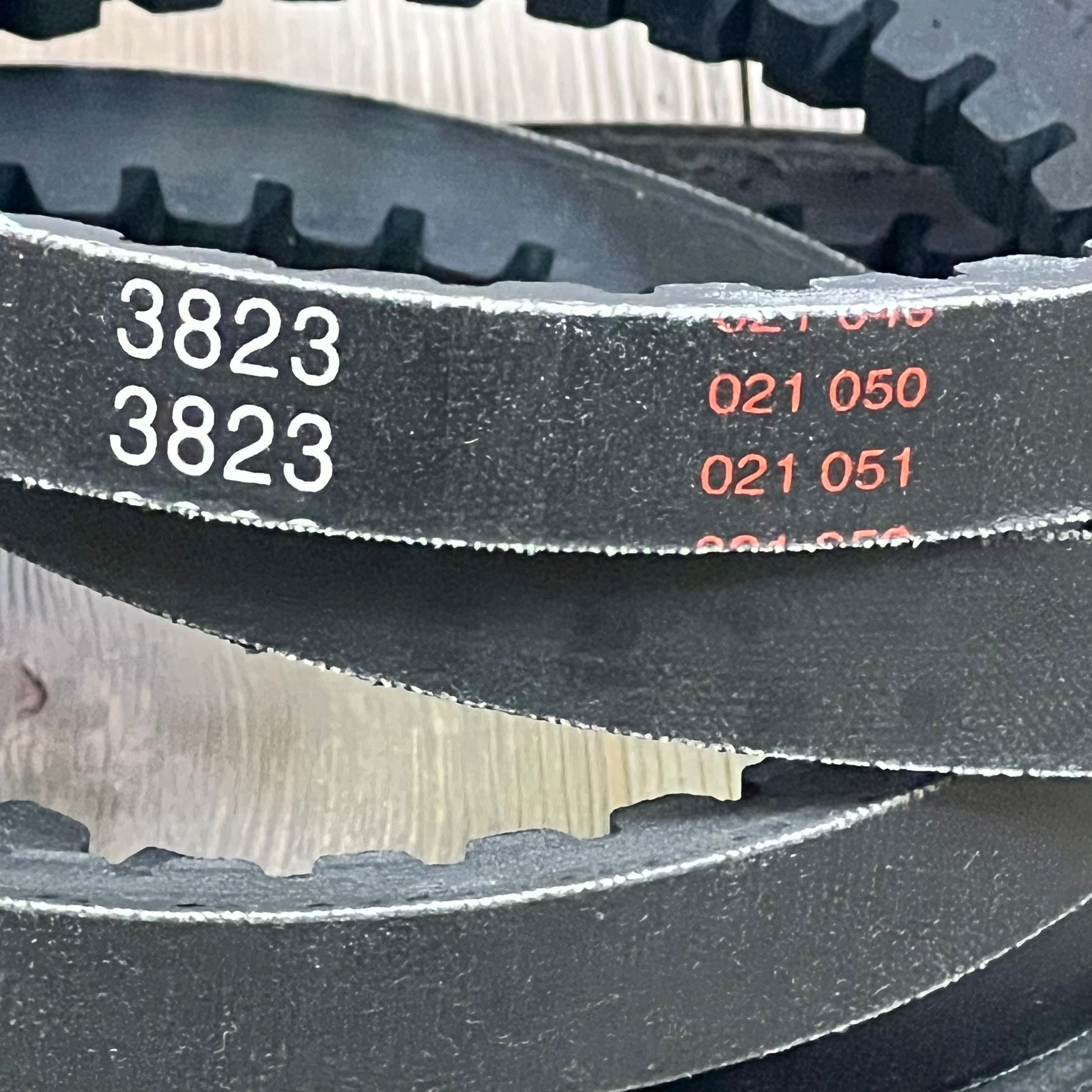 Durable D&D PowerDrive 5VX850 V Belt, rubber construction, 5/8" width, 85" outer circumference, close-up view.