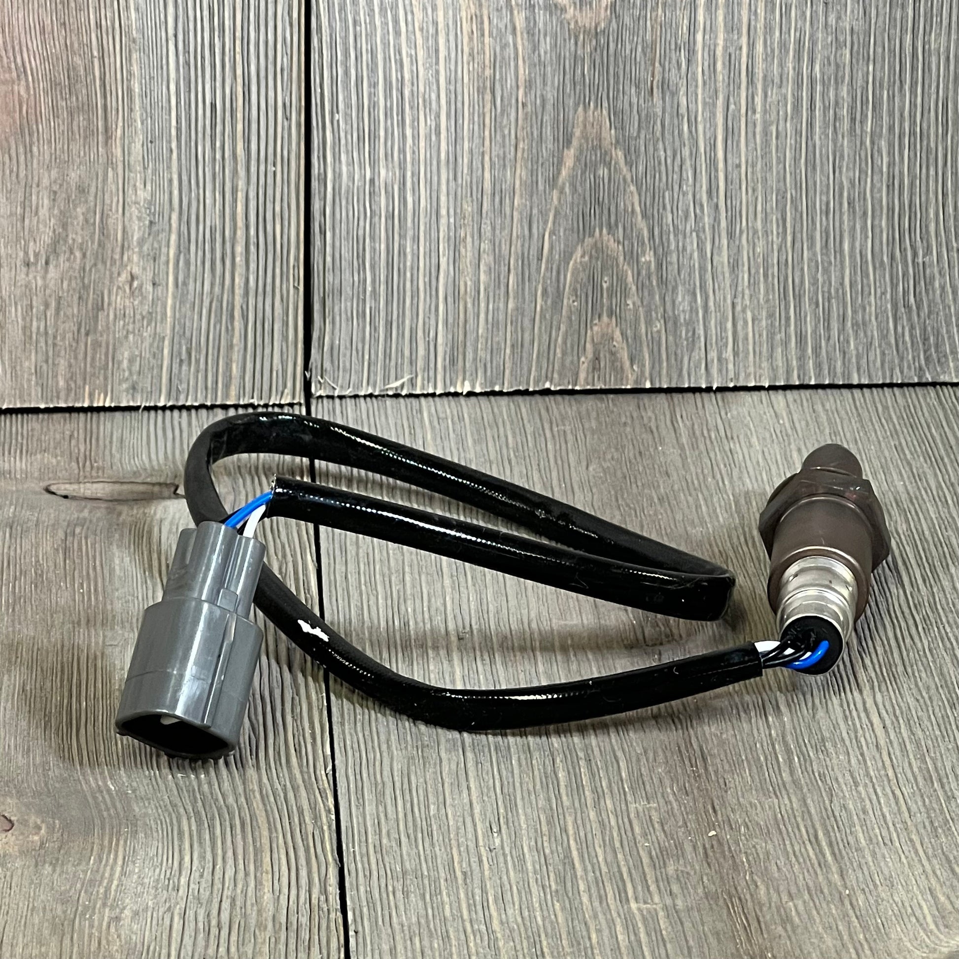 BDFHYK Oxygen Sensor Upstream O2 for Lexus and Toyota, 234-9049 Replacement, shown on wood surface.
