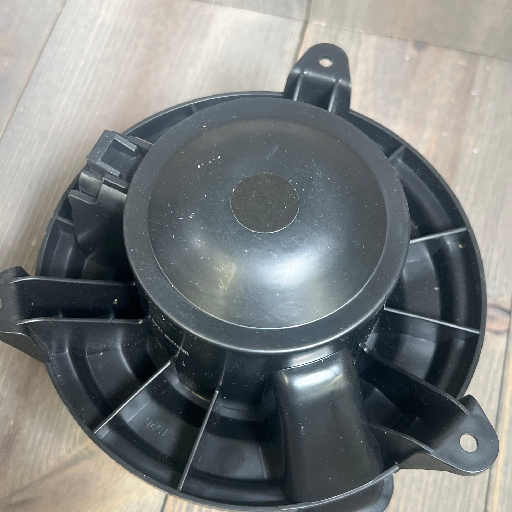 Black A/C heater blower motor compatible with 2005-2021 Nissan Frontier, Pathfinder, Xterra, part 27226-EA010.