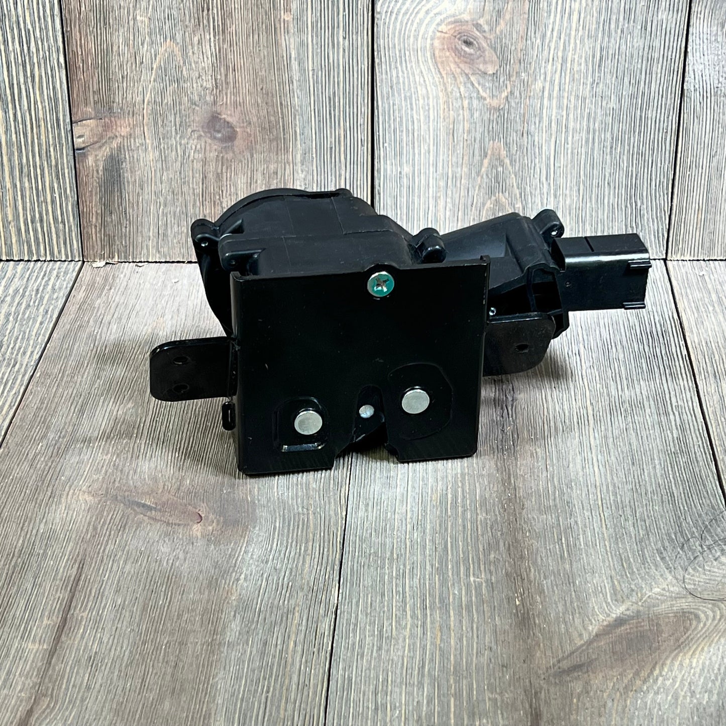 Rear hatch tailgate lock actuator latch for CTS 2010-2014, Escalade Suburban Yukon Tahoe 2007-2014, power liftgate trunk latch.