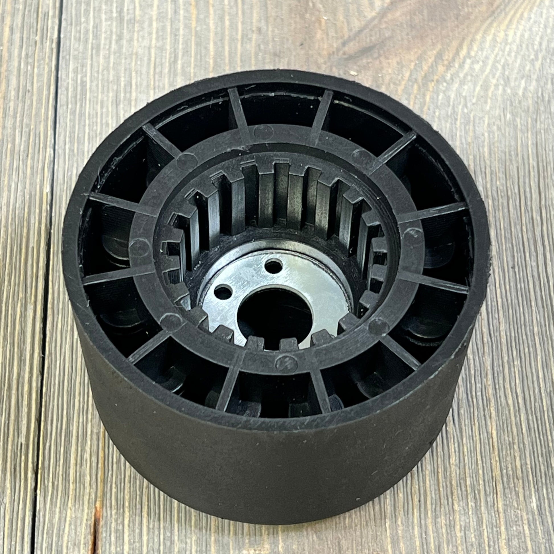 Marine steering wheel adapter for 12.5 inch boat steering wheel, showcasing durable anti-slip design on wooden surface.