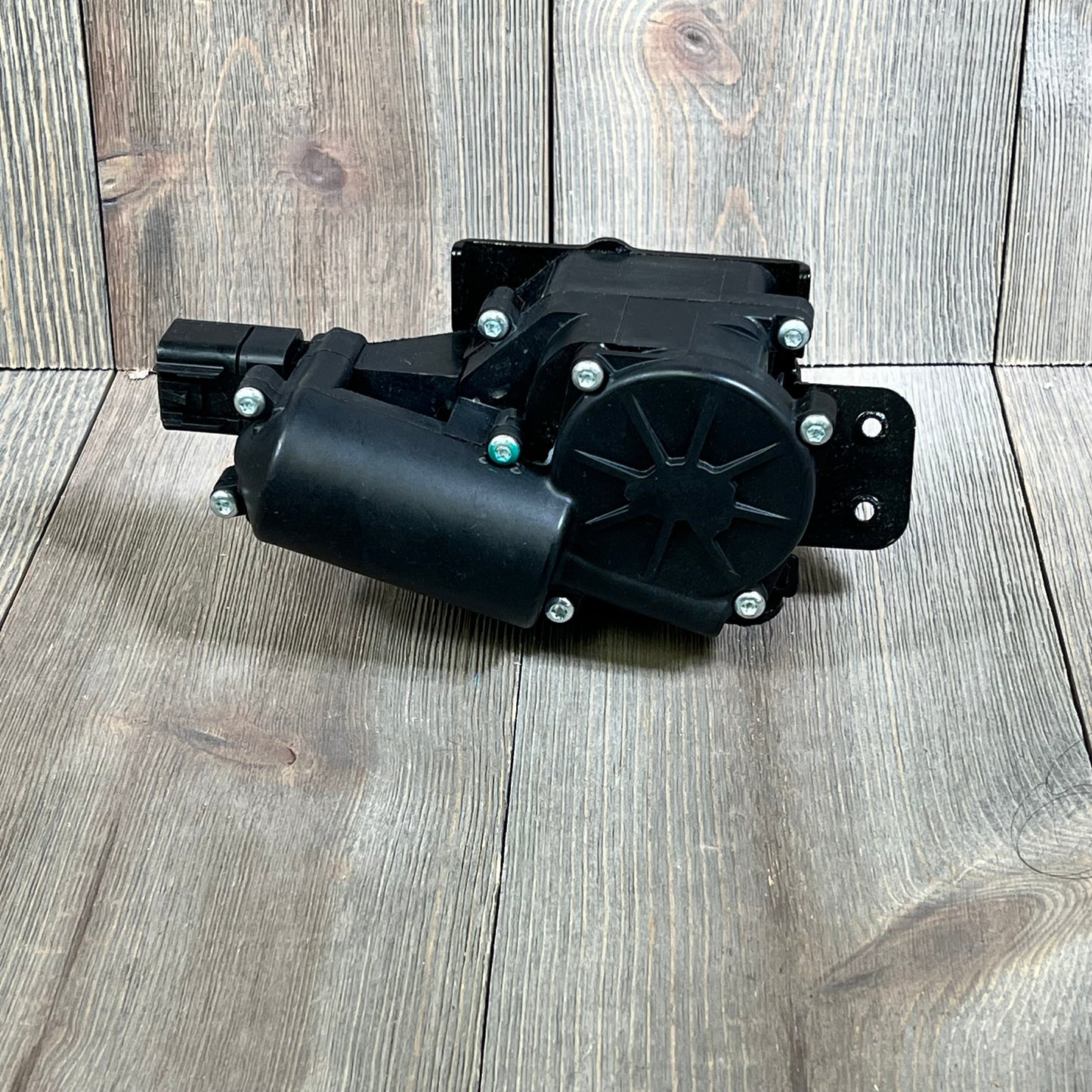 Black rear hatch tailgate lock actuator for 2010-2014 Escalade, Suburban, Yukon, Tahoe power liftgate.