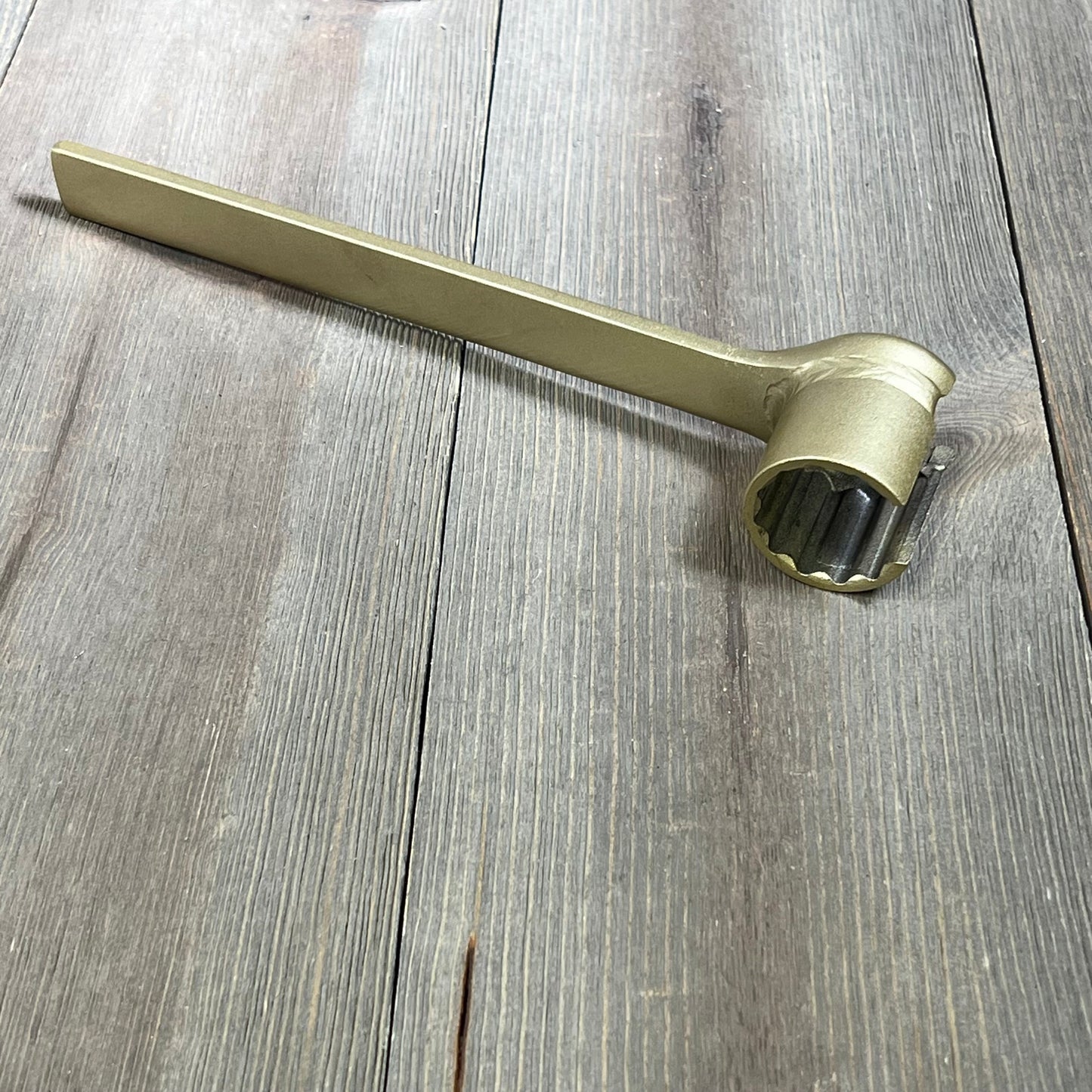 Heavy-duty valve injector pressure regulator tool for Excursion and F-250, 1994-2003, on wooden surface.