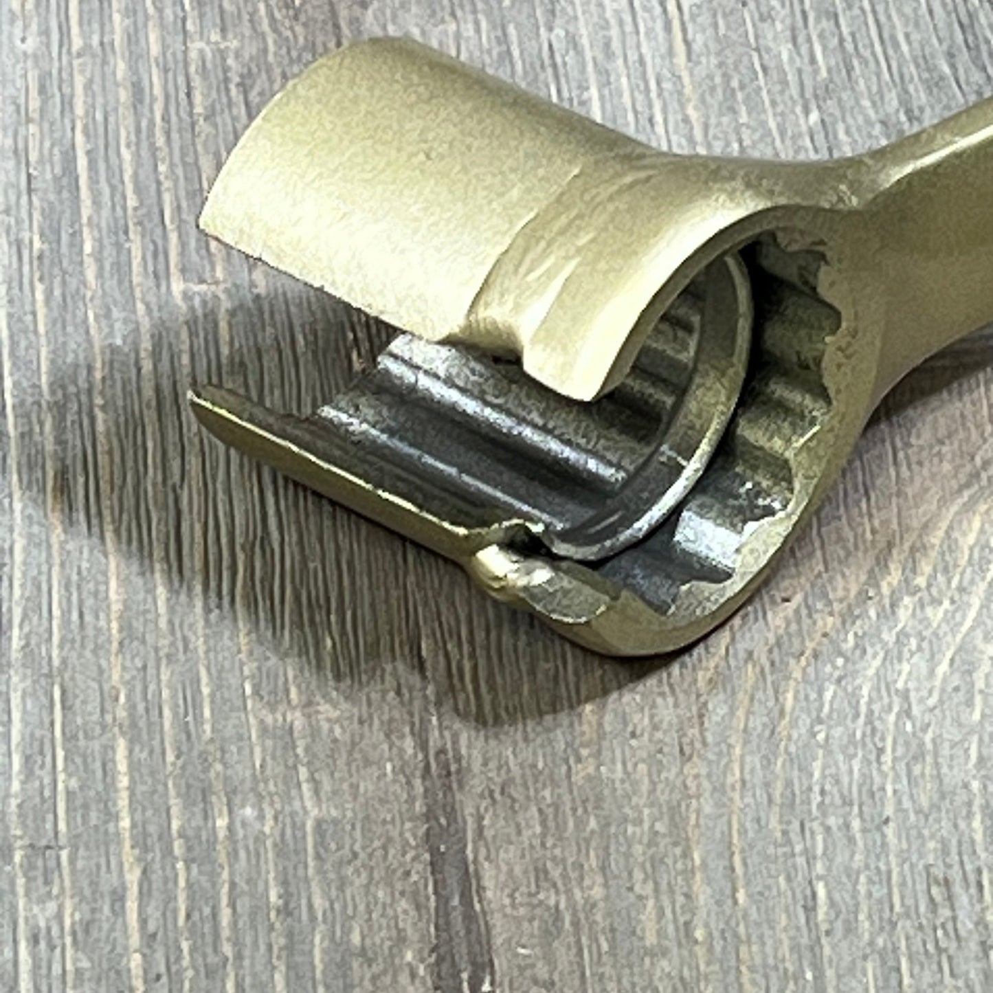 Durable ANTUKO IPR valve injector pressure regulator tool for Excursion and F-250 models, 1994-2003.