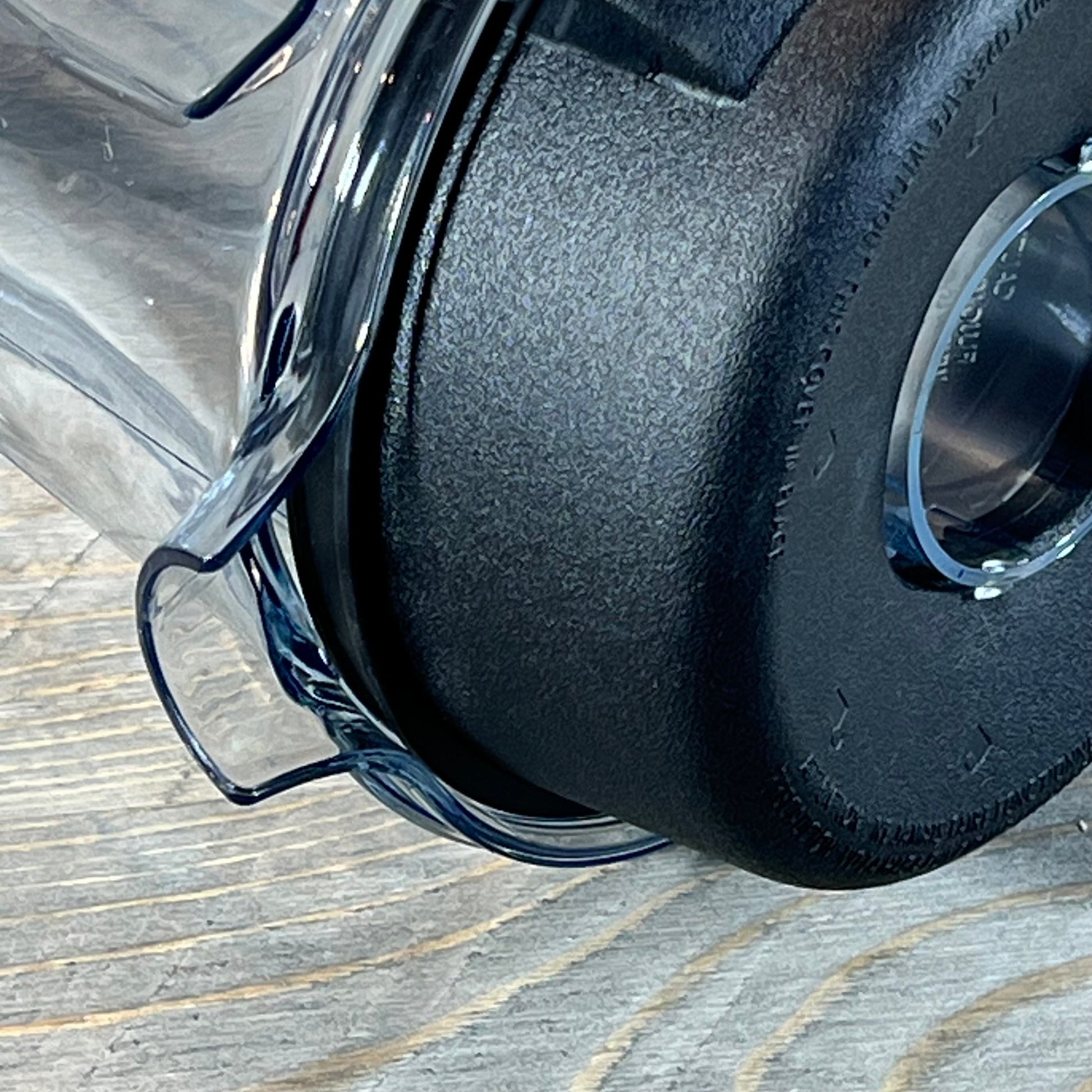 Close-up of a 64oz blender pitcher lid, compatible with Vitamix models 5200, 5000, 5500, 6300, and 7500.