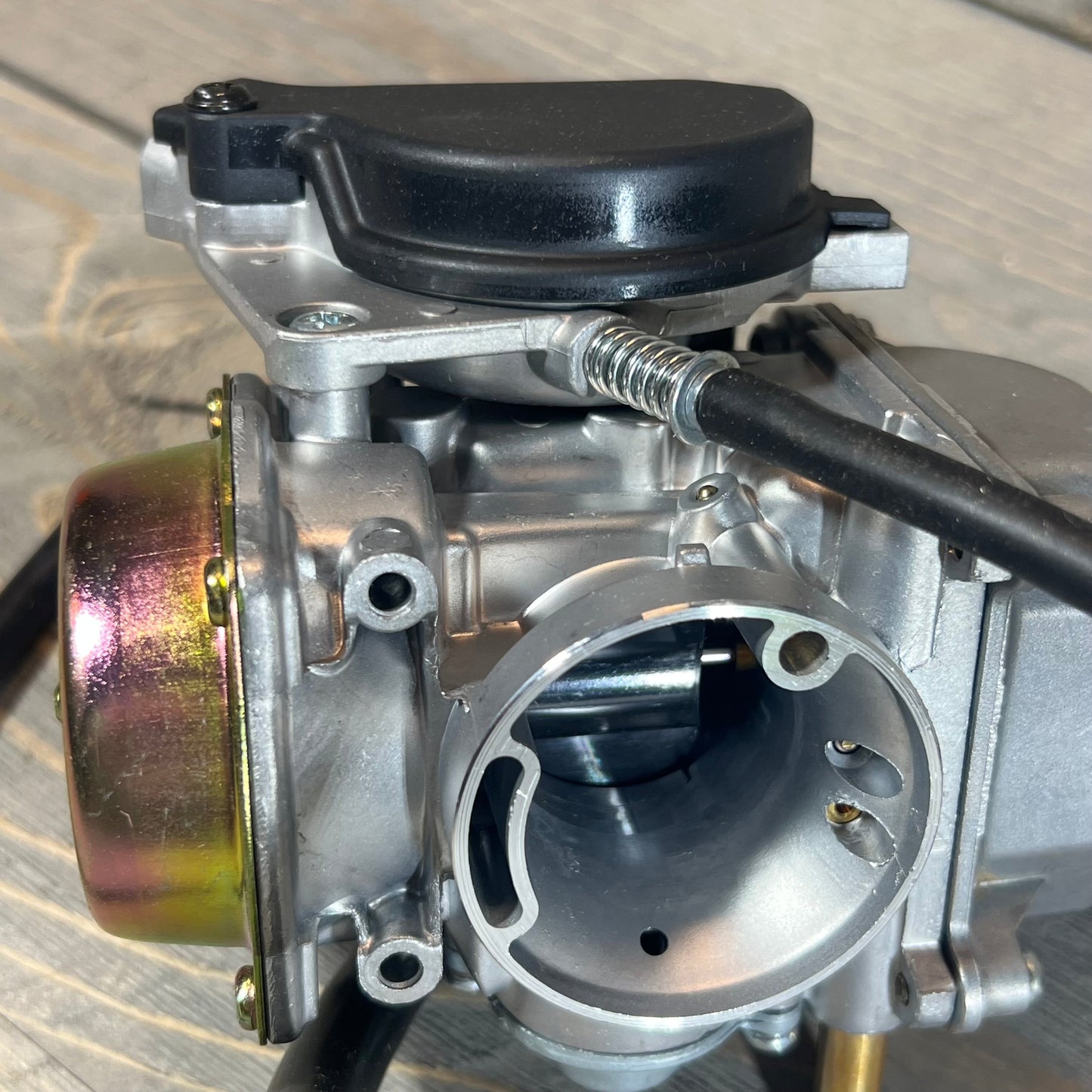Close-up of MOTOKU carburetor for Suzuki Eiger 400 LTF400, showcasing its detailed construction.