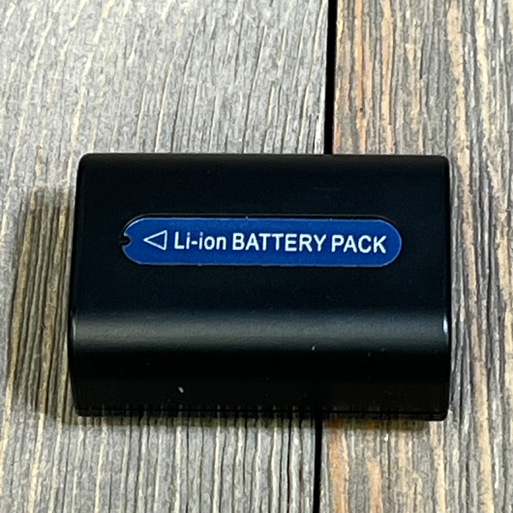 Li-ion battery pack for Sony NP-FH50, compatible with Alpha DSLR and Cyber-Shot series.