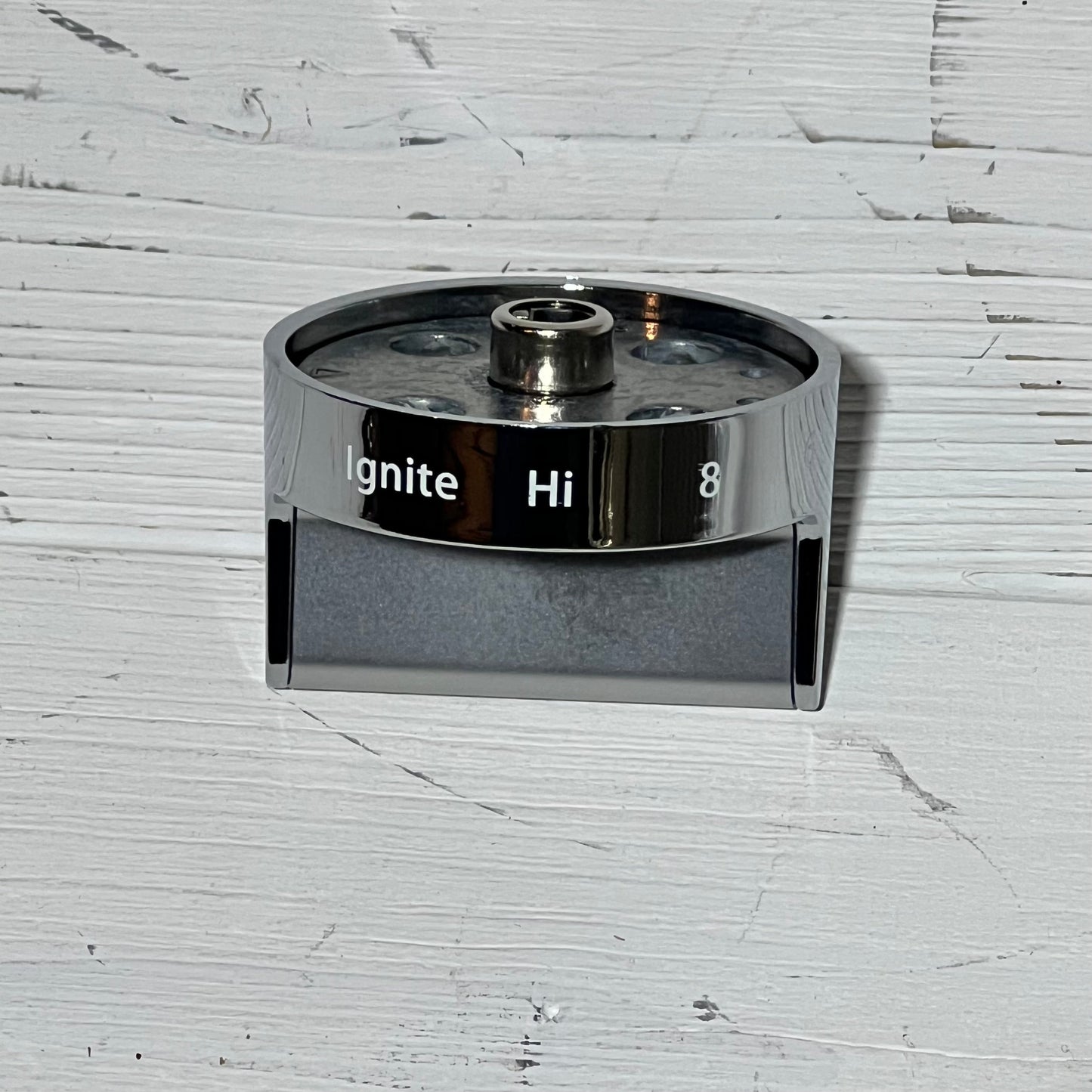 Durable stainless steel gas stove knob for Whirlpool WFG540H0ES0 range, showcasing ignite and high settings.