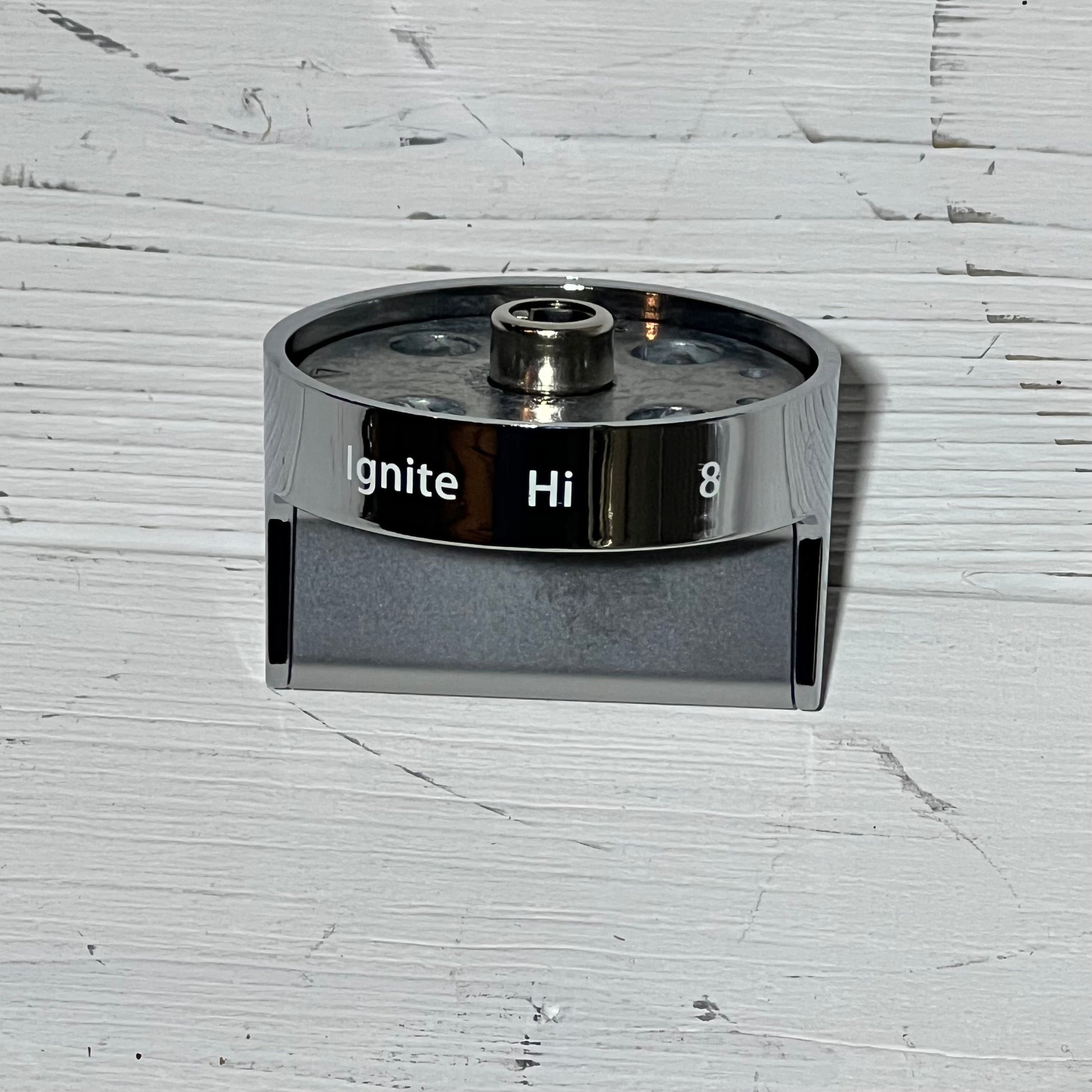 Durable stainless steel gas stove knob for Whirlpool WFG540H0ES0 range, showcasing ignite and high settings.