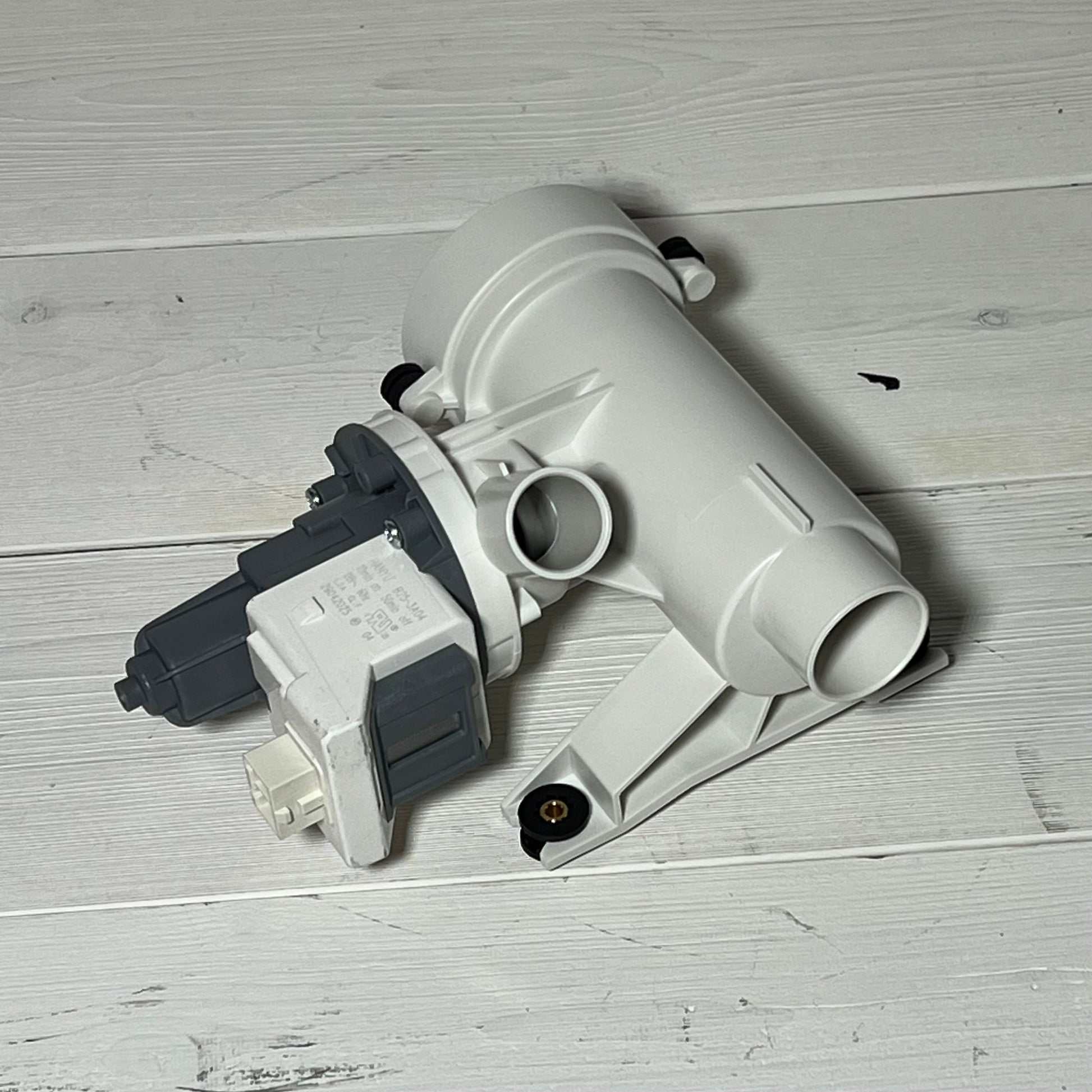 High-quality G.E washer drain pump and filter, compatible with models GFW550SSN0WW to GFW510SCN4WW, white housing.