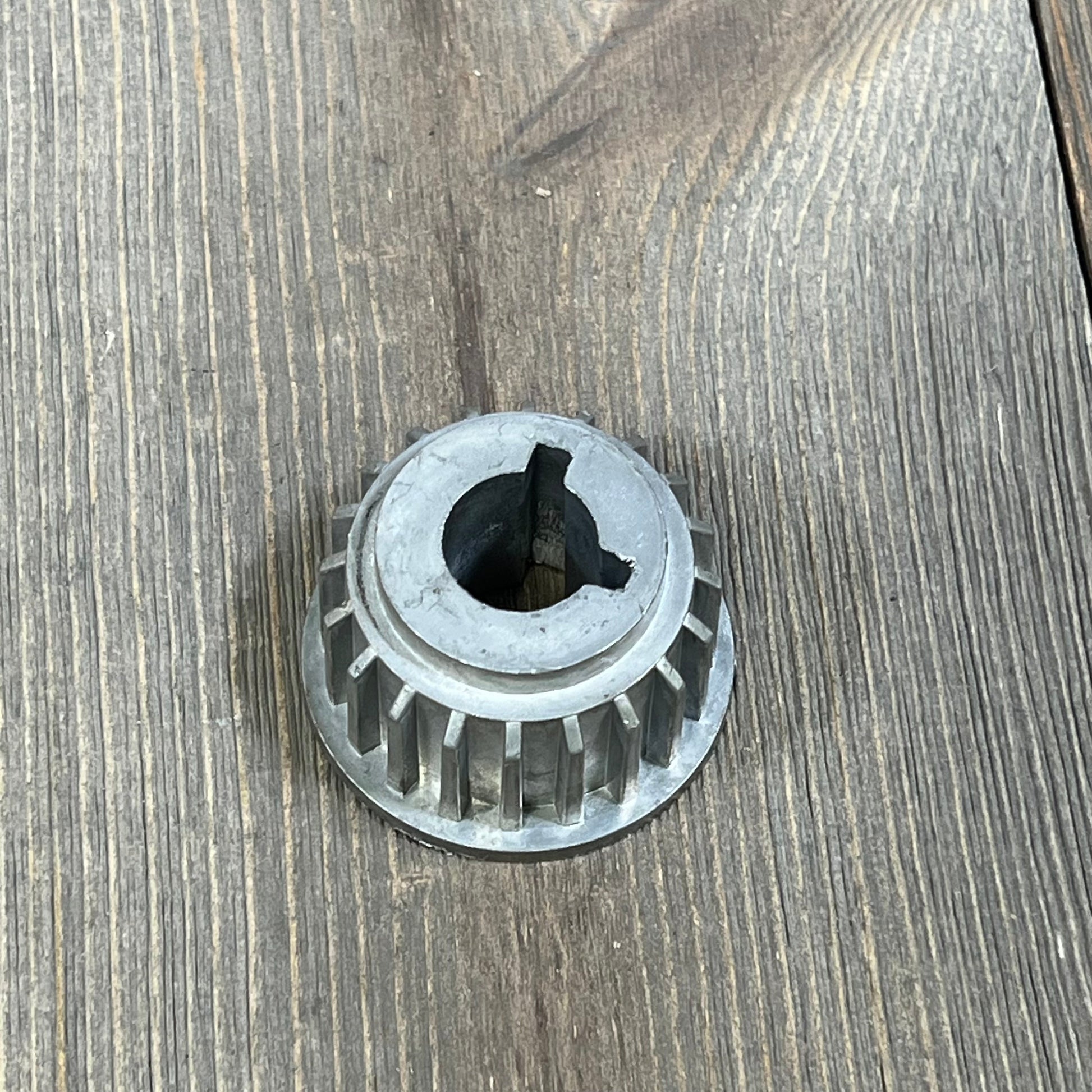 Marine steering wheel adapter for 12.5-inch boat steering wheel, featuring anti-slip design for yachts and pontoon boats.