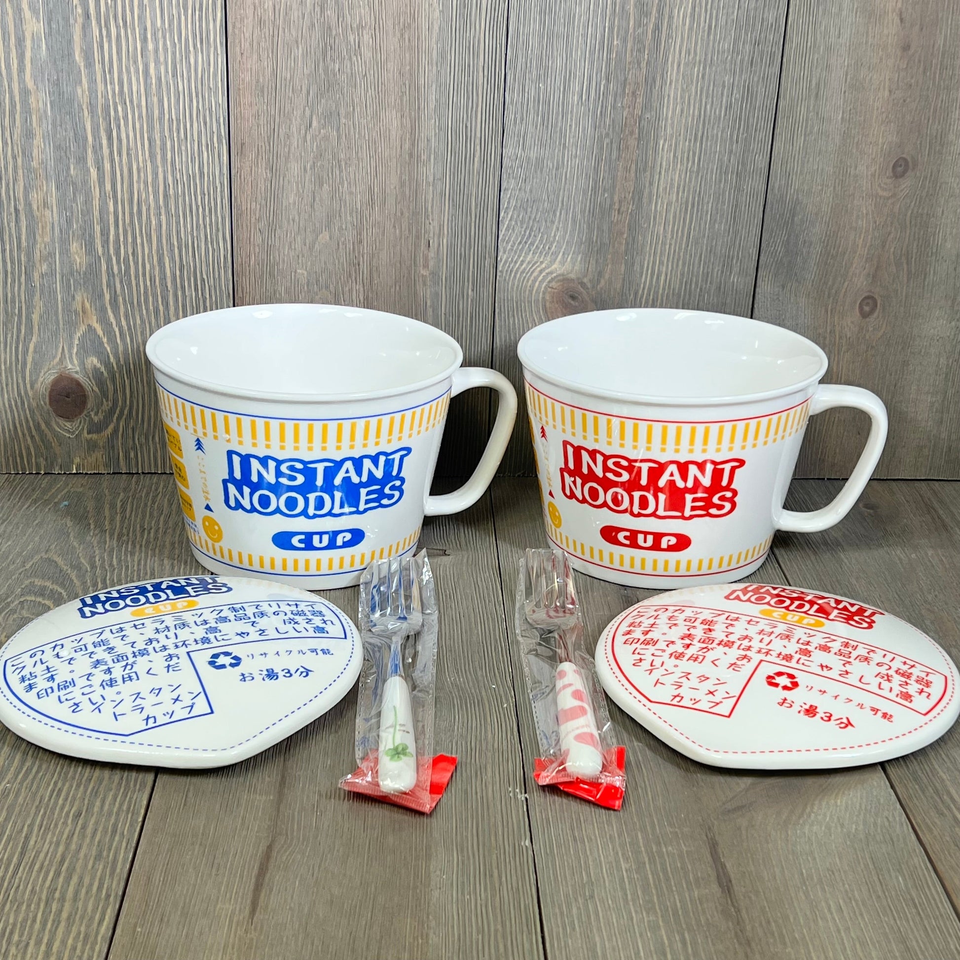 Cute anime ceramic ramen bowls with handles and lids, featuring red and blue designs, perfect for noodle lovers.