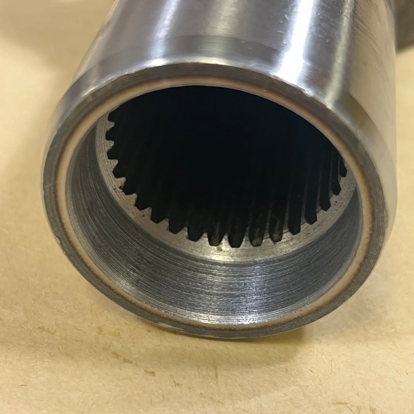 Close-up of 1045688182-3-3-2431X slip yoke splines, compatible with GM Turbo 400 and TH400 transmission, 1350 series.