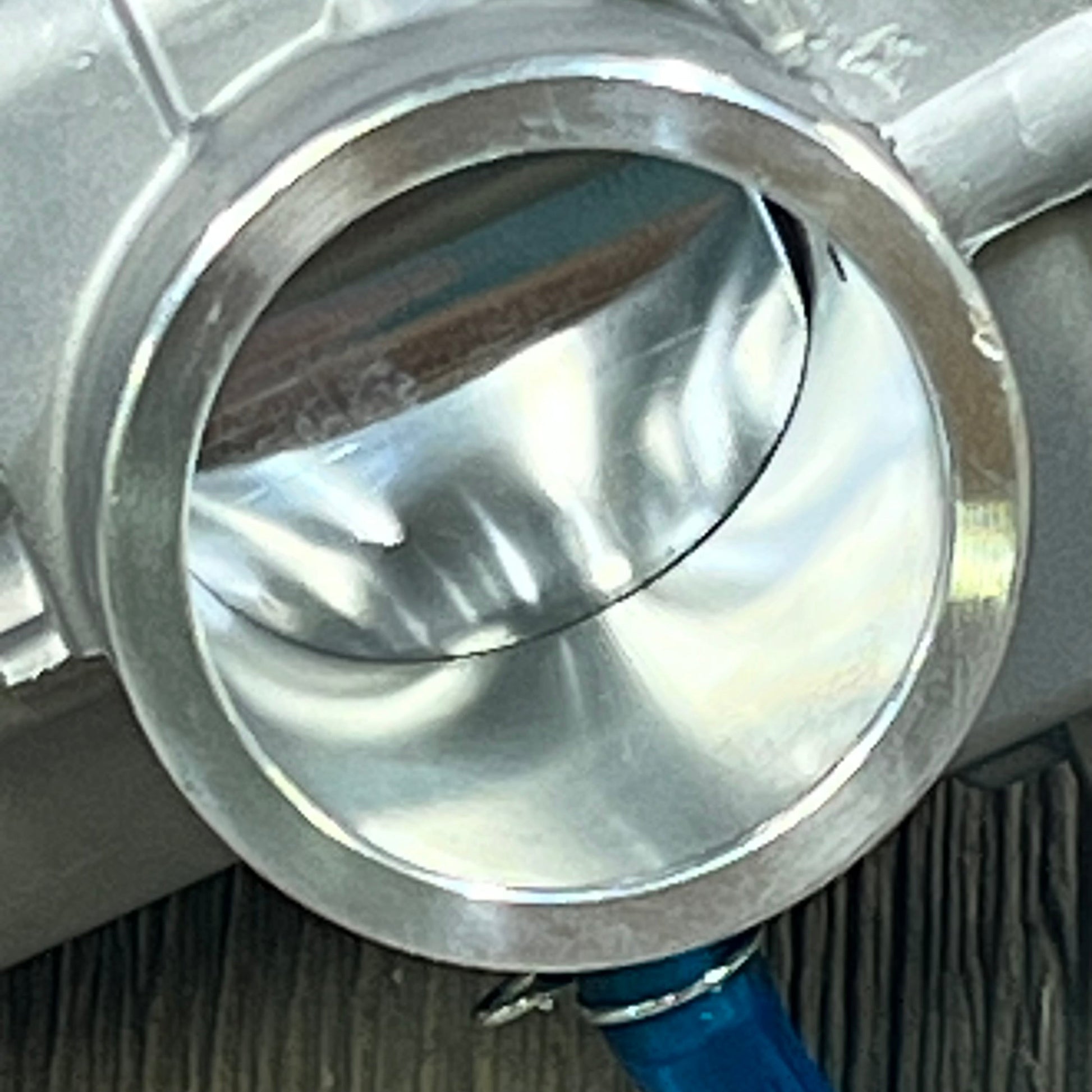 Universal motorcycle racing carburetor with blue float bowl and intake manifold, designed for 2T 4T engines, close-up view.