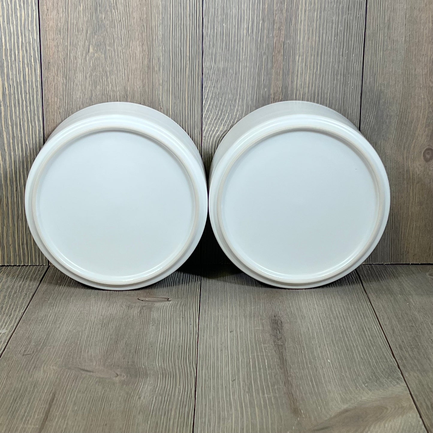 White ceramic dog and cat bowls with non-slip design on wooden surface, ideal for medium pets, 28.7 oz capacity.