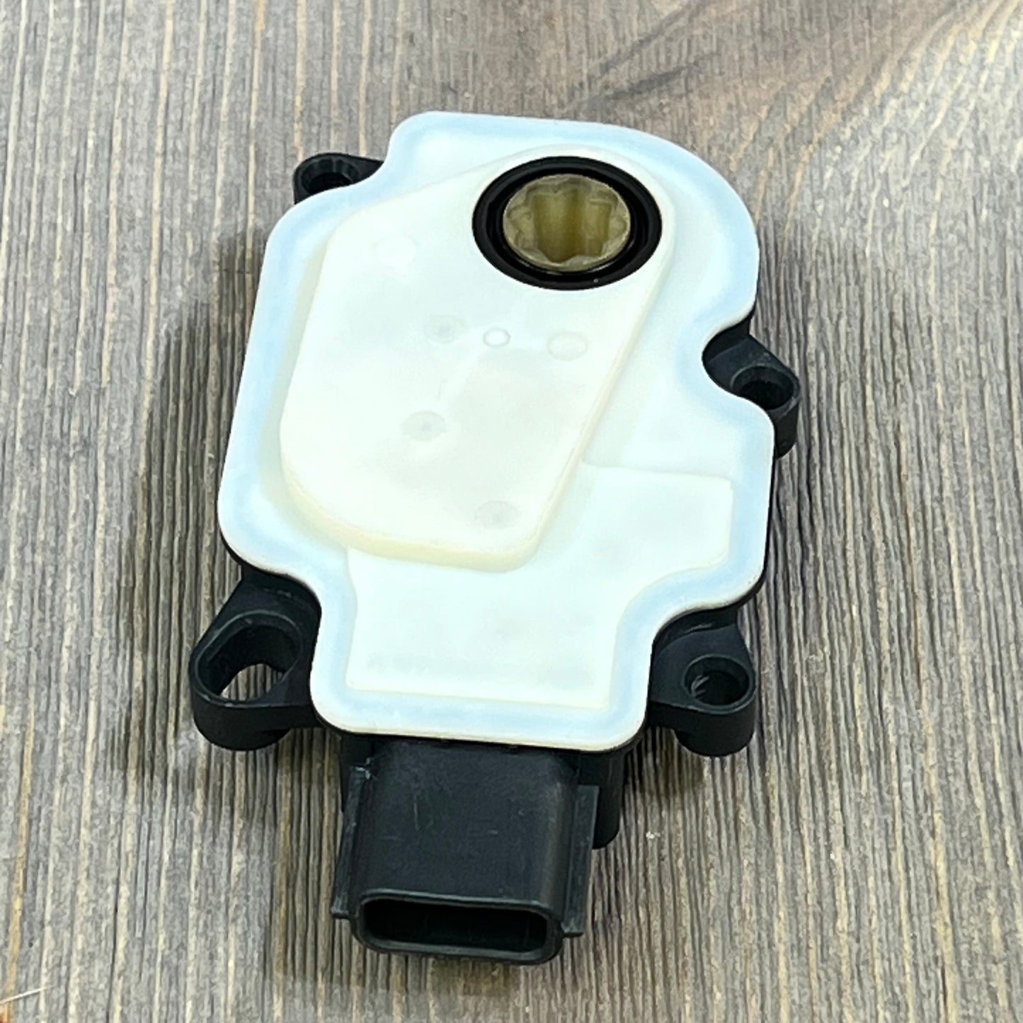 Air actuator motor for 2017-2020 Nissan Rogue, featuring durable design and precise fit, compatible with A24041153212.