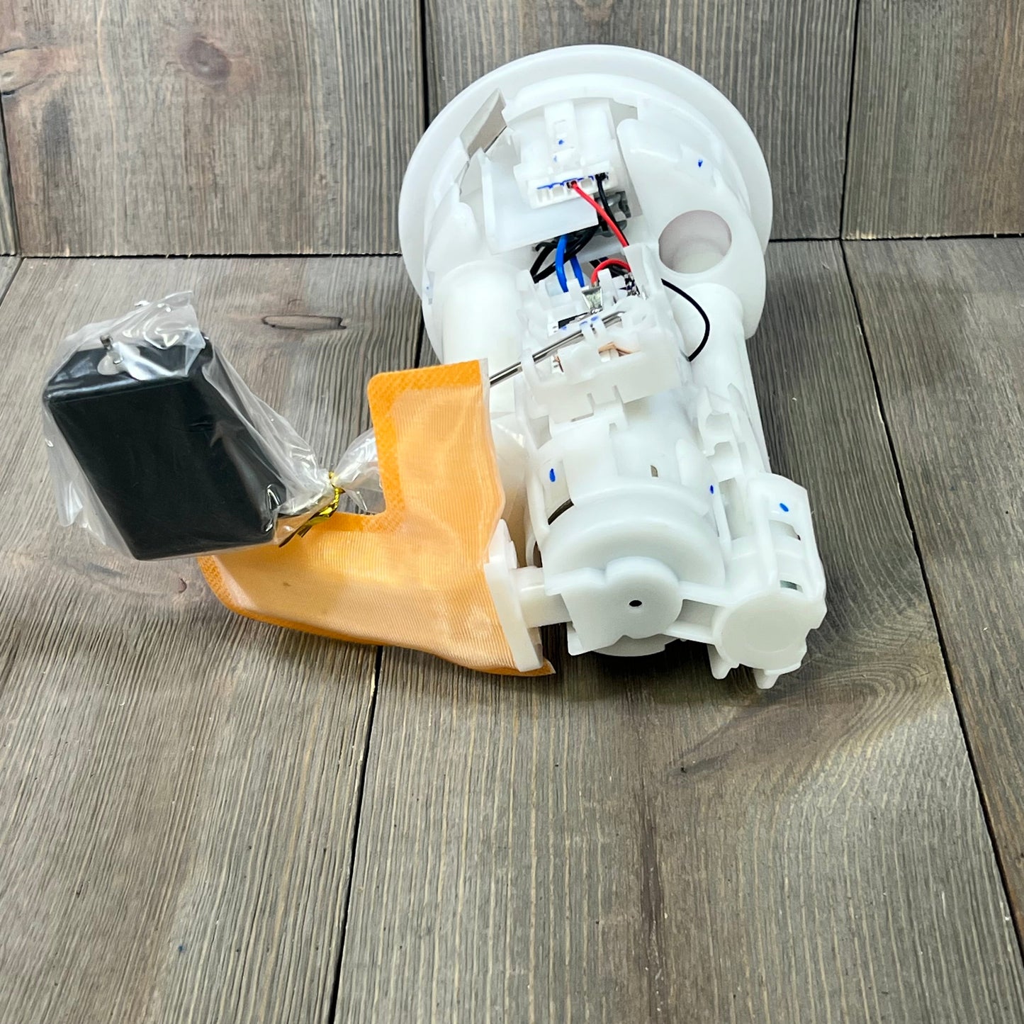 Electric Fuel Pump Module Assembly for Toyota Corolla 1.8L 2004-2007, showcasing wiring and filter components.