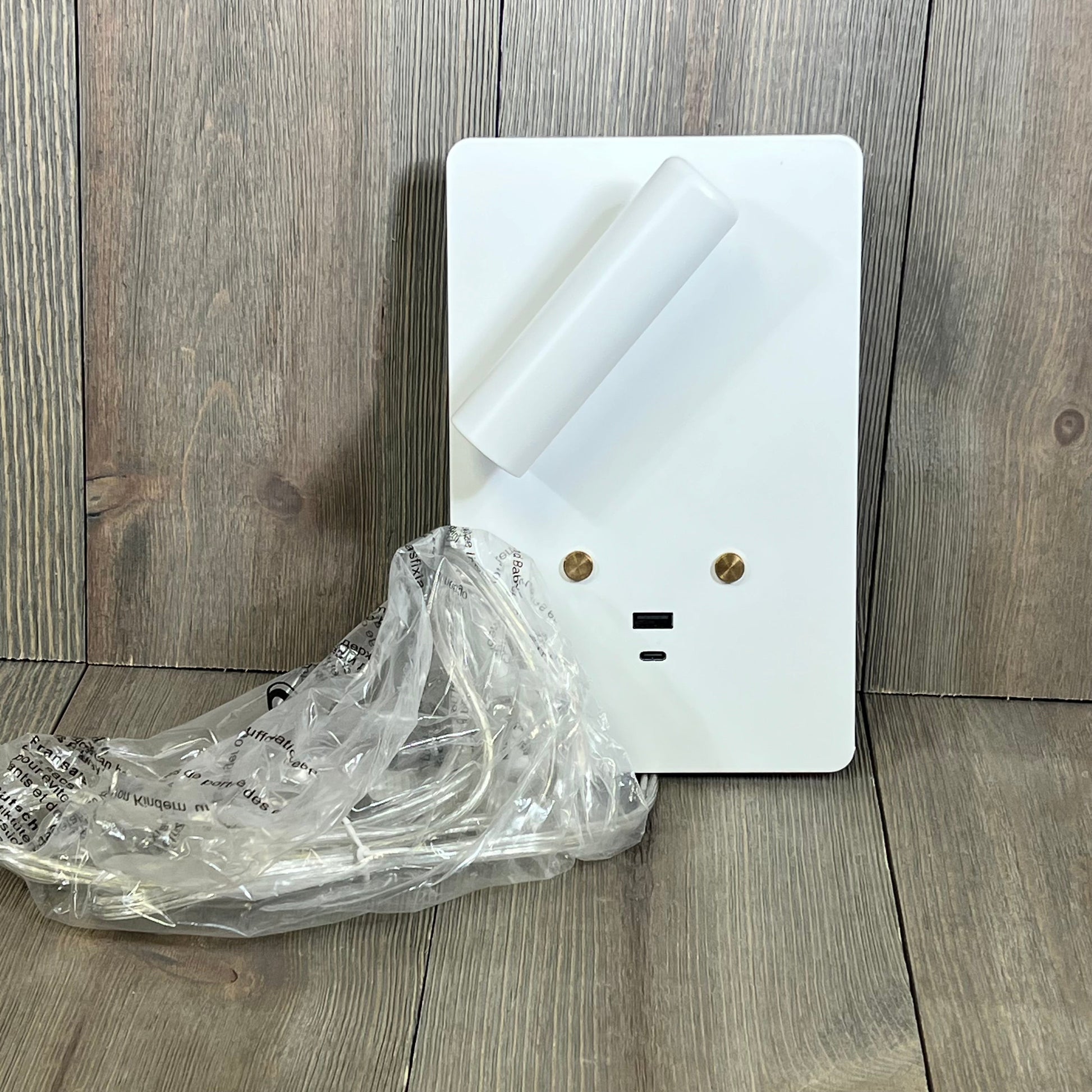 Wall-mounted white reading light with dimmable LED, USB A+C ports, and touch control for bedside use.