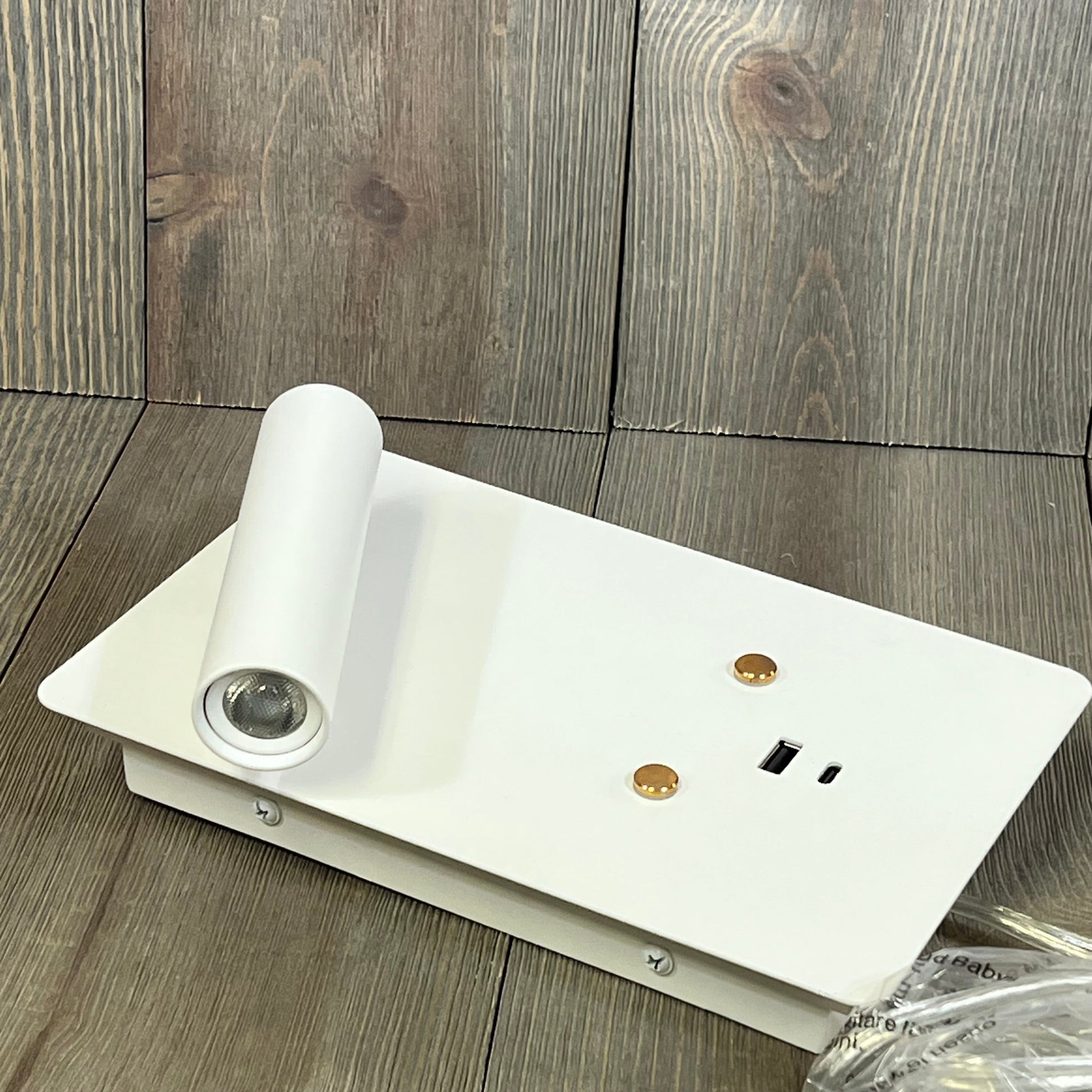 Wall-mounted reading light in white, featuring dimmable LED, USB A+C ports, and touch control for bedroom use.