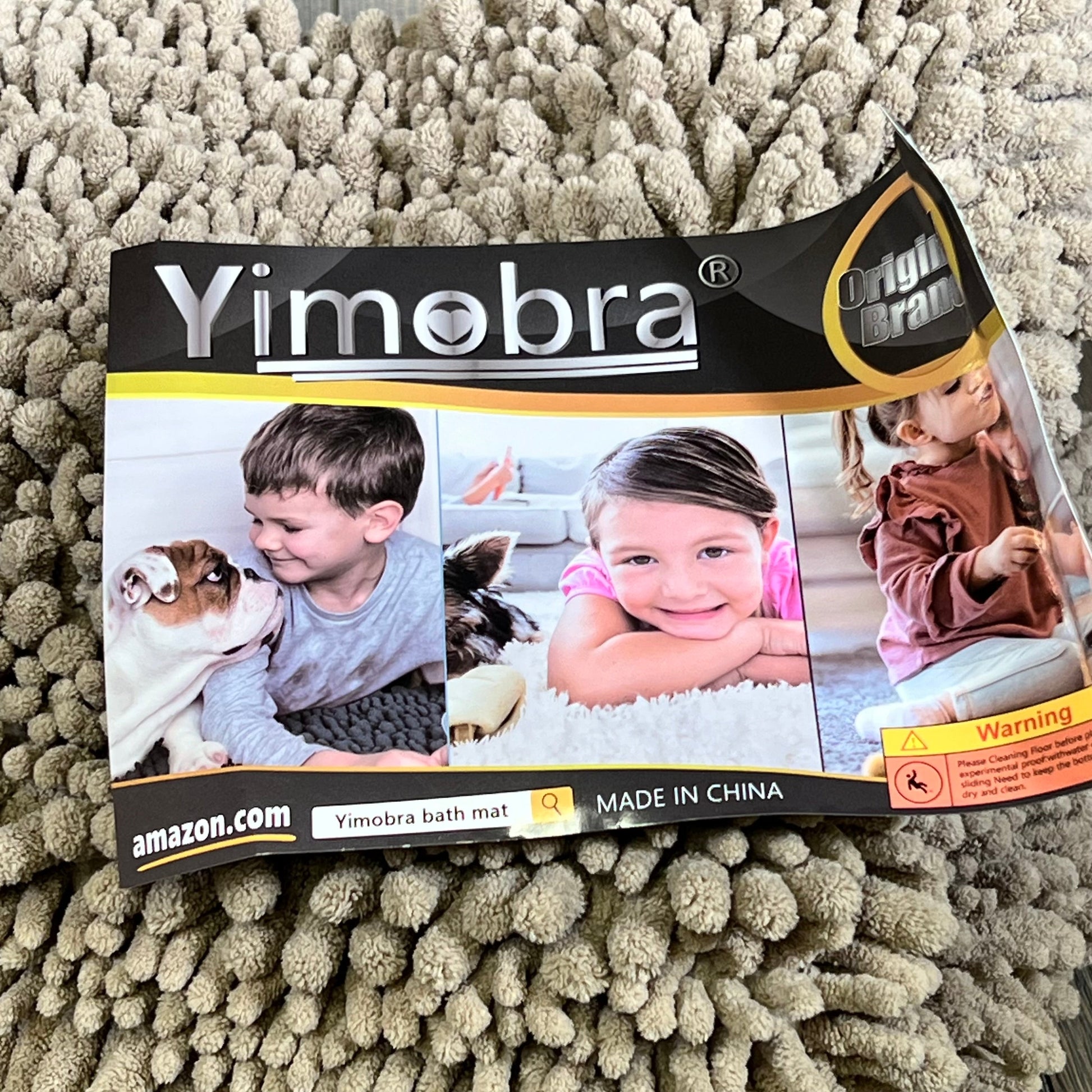 Soft Yimobra bath rug in pale khaki with chenille texture, showcasing durability and comfort for bathroom use.