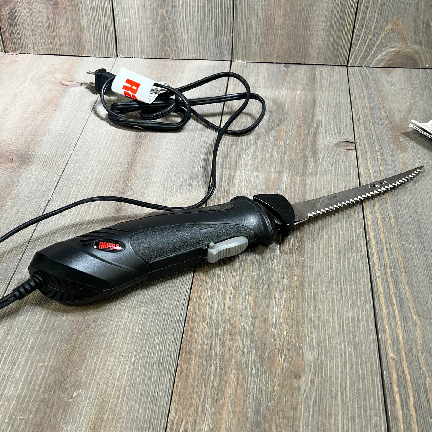 Electric Knife with black handle and stainless steel blade for efficient cutting.