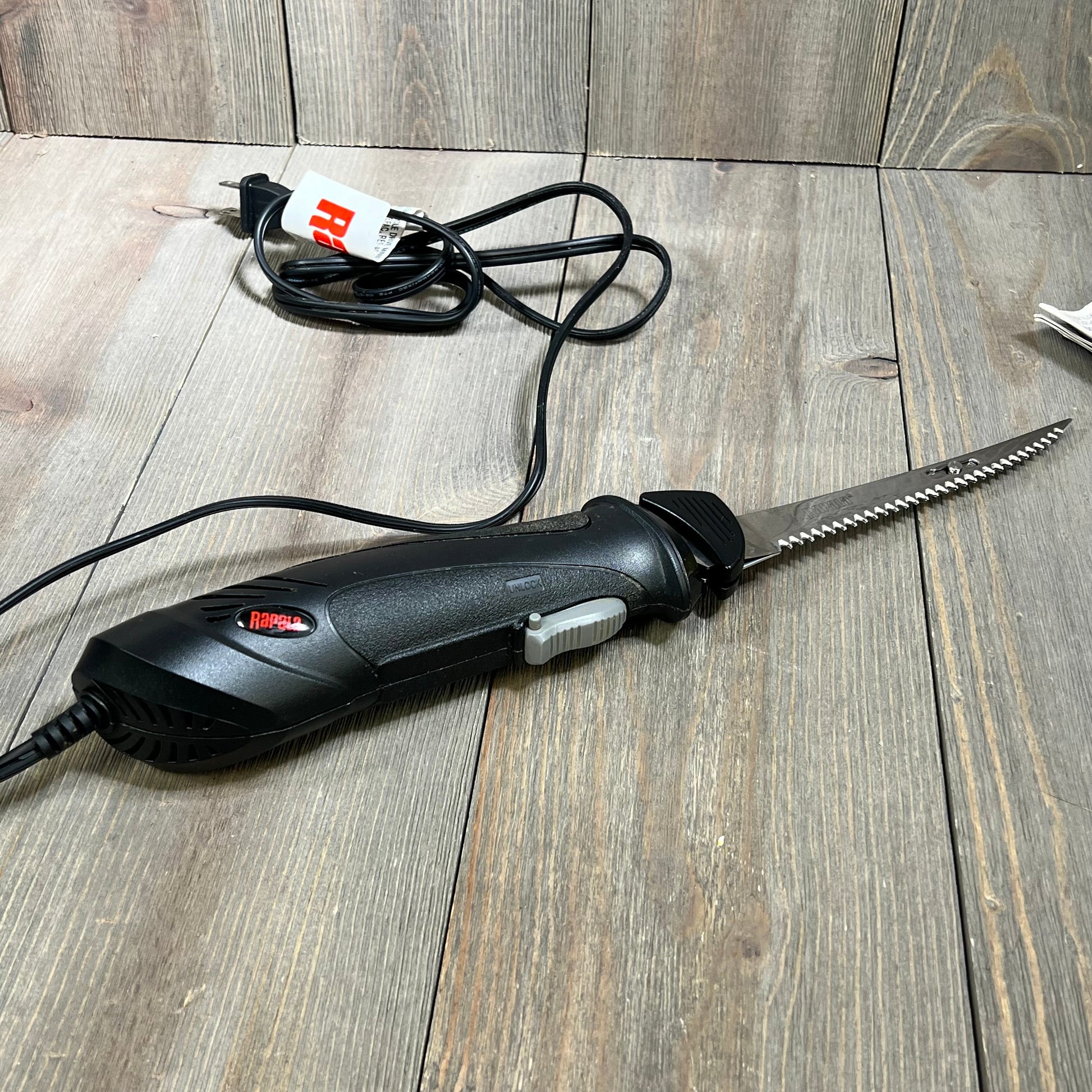 Electric Knife with black handle and stainless steel blade for efficient cutting.