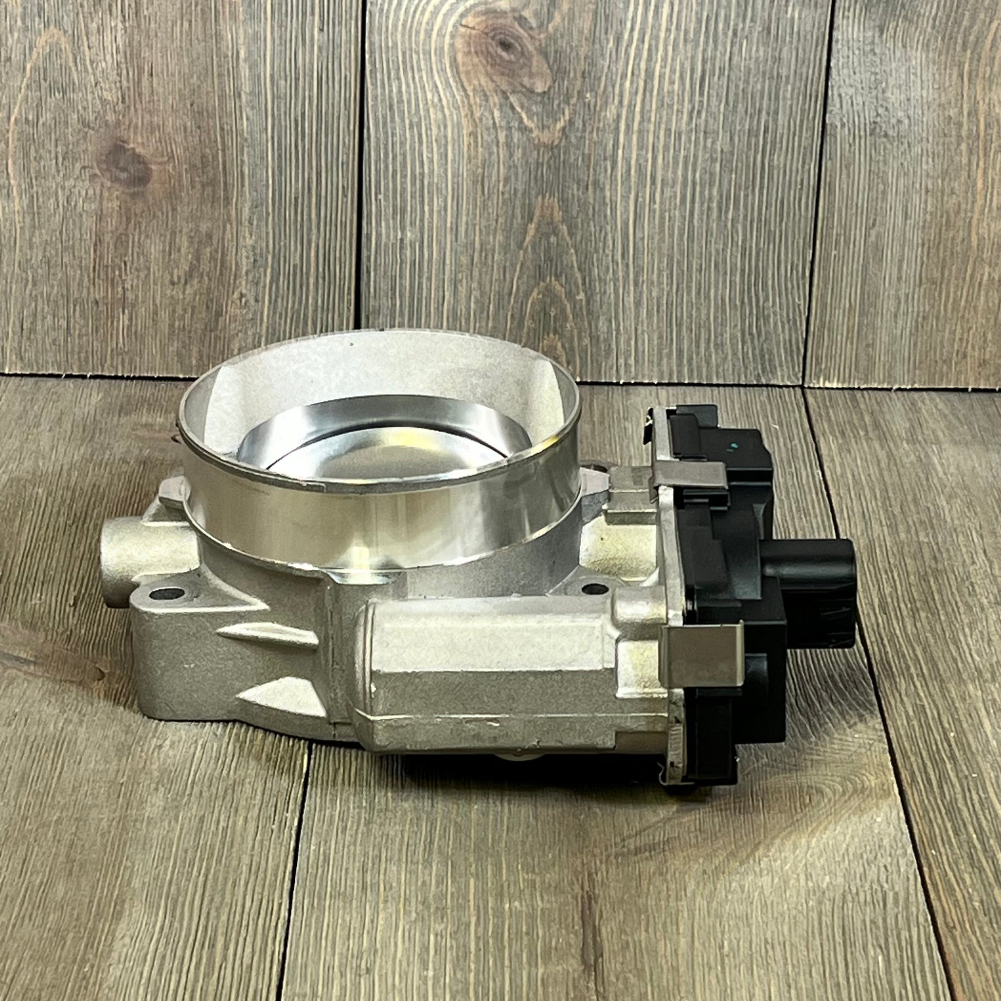 TUCAREST electronic throttle body assembly, 6-pin male connector, compatible with 05-07 Buick Rainier, 07-08 Escalade.