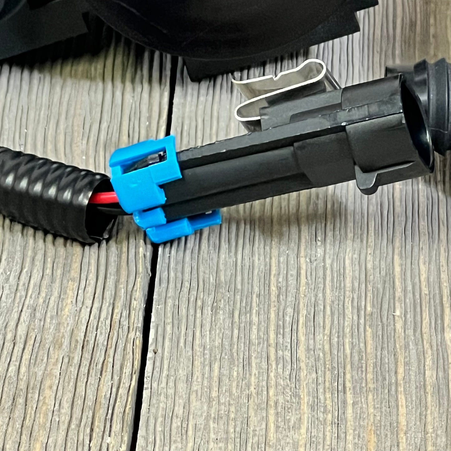 Close-up of the Forwinparts Evap Canister Vent Solenoid Valve Assembly connector for Chevy Silverado.