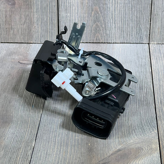 Durable rear trunk latch tailgate lock actuator for Toyota Sequoia 2001-2007, replaces 931-861, 64680-0C010.