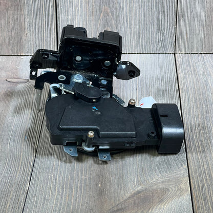 Rear trunk latch tailgate lock actuator for Toyota Sequoia 2001-2007, replacement part 931-861, 64680-0C010, 69301-0C010.