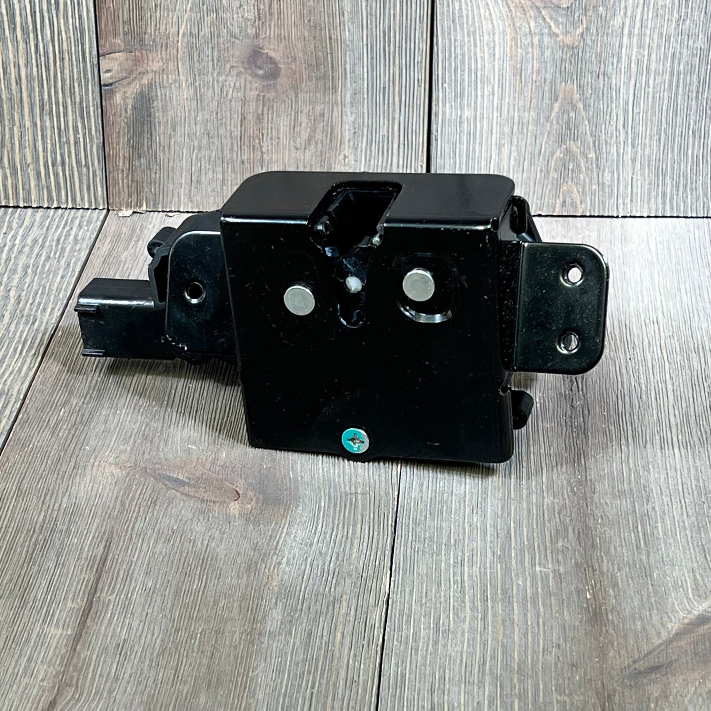 Black rear hatch tailgate lock actuator latch for CTS 2010-2014, compatible with Escalade, Suburban, Yukon, Tahoe 2007-2014.