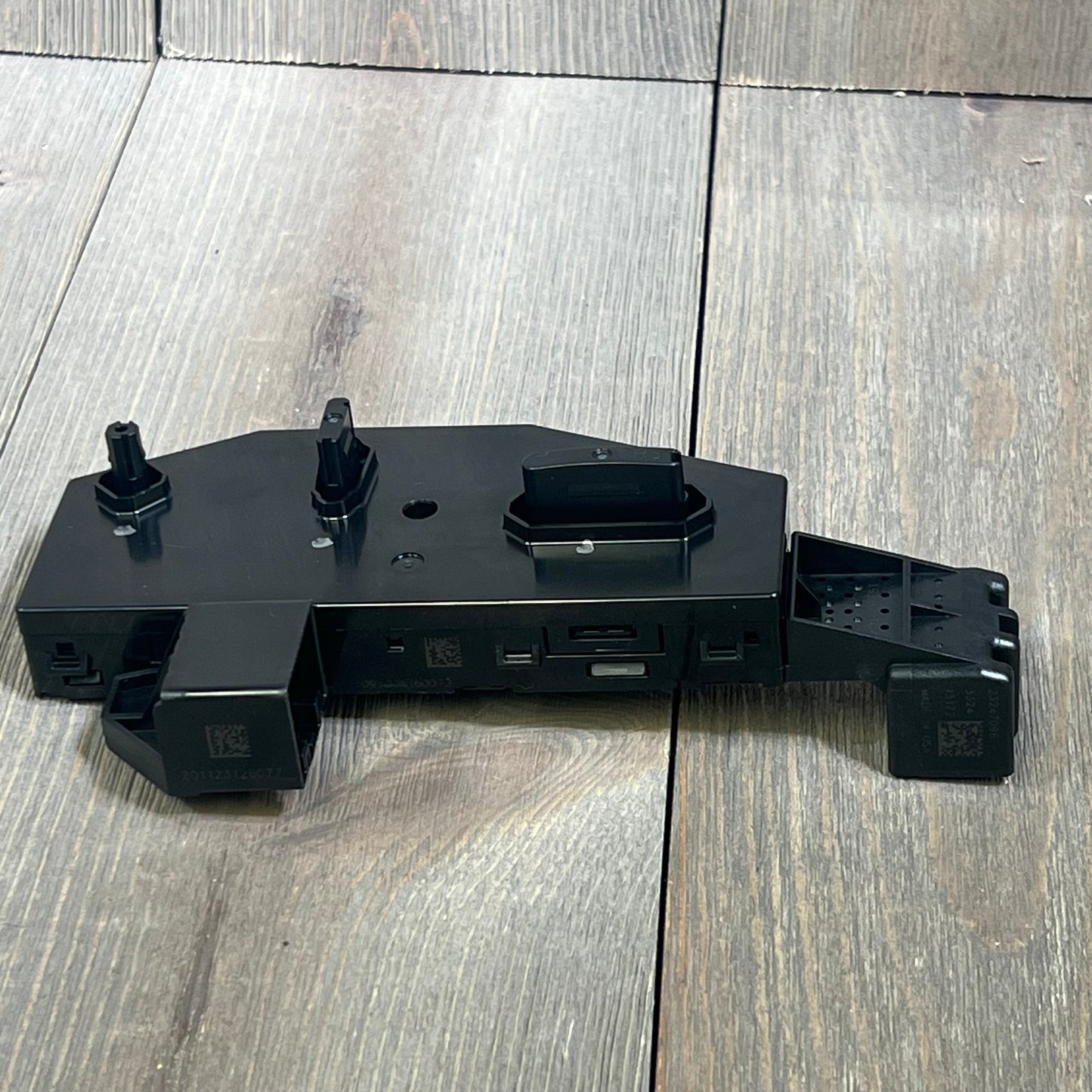 Front passenger seat control switch for Chevy, GMC, Cadillac, black design, OE# 20914737, car part replacement.