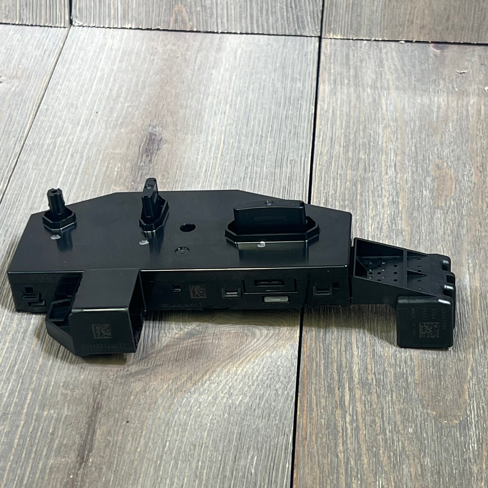 Front passenger seat control switch for Chevy, GMC, Cadillac, black design, OE# 20914737, car part replacement.
