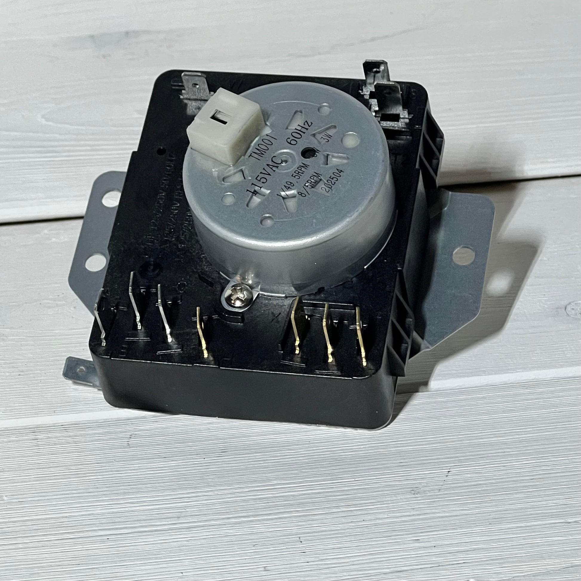Dryer timer 1048553842-W10185981 with metal gear, compatible with Whirlpool and Kenmore, on white background.