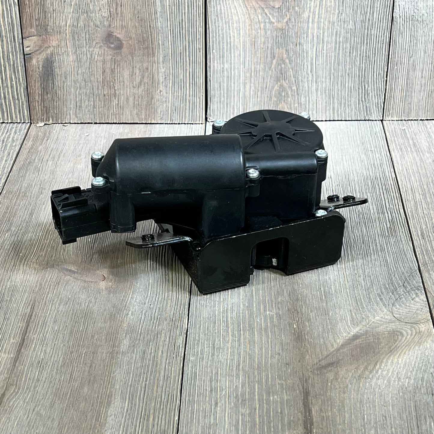 Black rear hatch tailgate lock actuator latch for CTS 2010-2014, compatible with Escalade, Suburban, and Tahoe models.