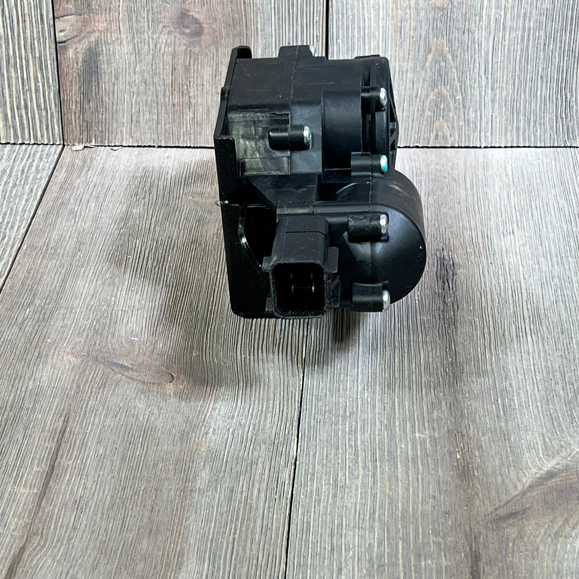 Black rear hatch tailgate lock actuator latch for 2007-2014 Escalade, Suburban, Yukon, Tahoe power liftgate.
