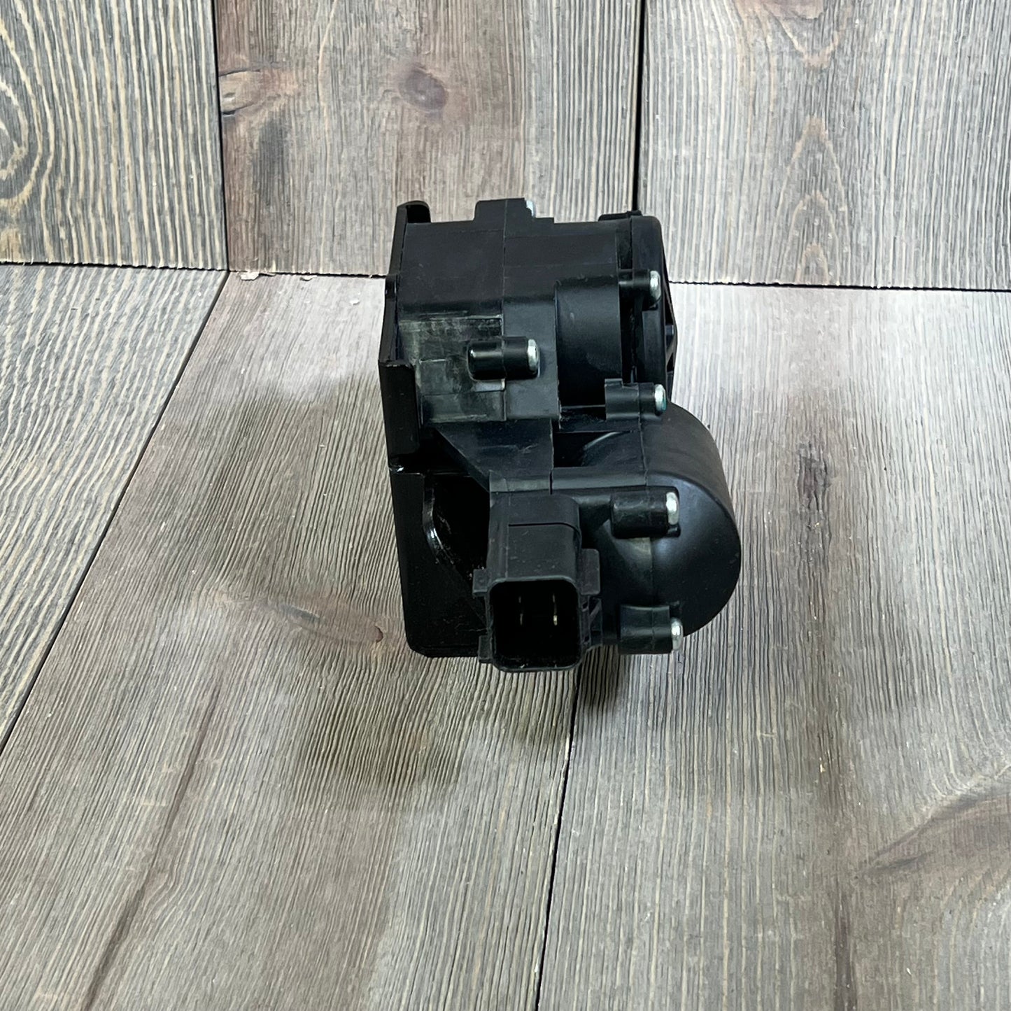 Power liftgate actuator latch for 2007-2014 Escalade, Suburban, Yukon, Tahoe. Durable rear hatch tailgate lock.