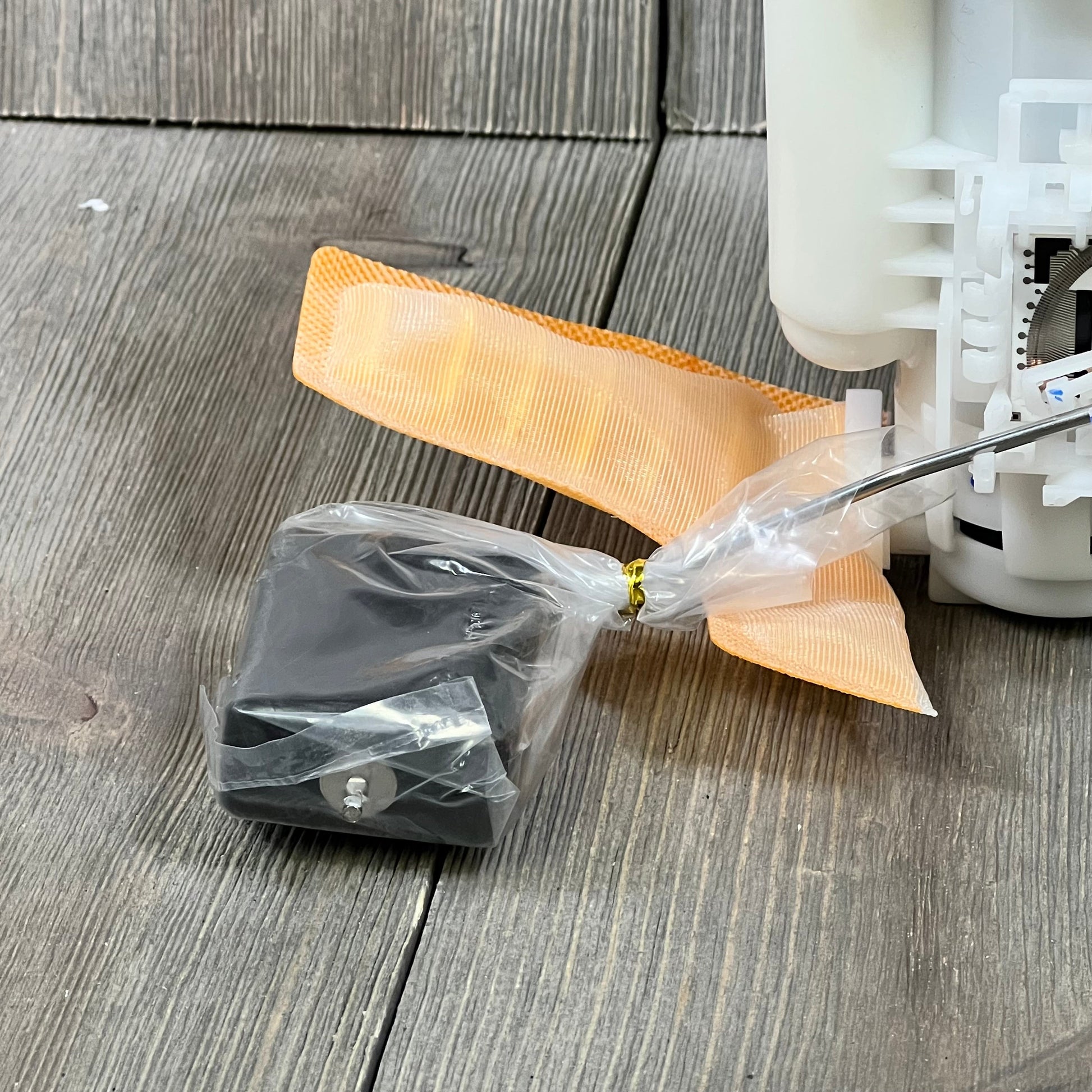 Electric fuel pump module assembly for Toyota Corolla 1.8L 2004-2007, featuring a replacement filter and included accessories.