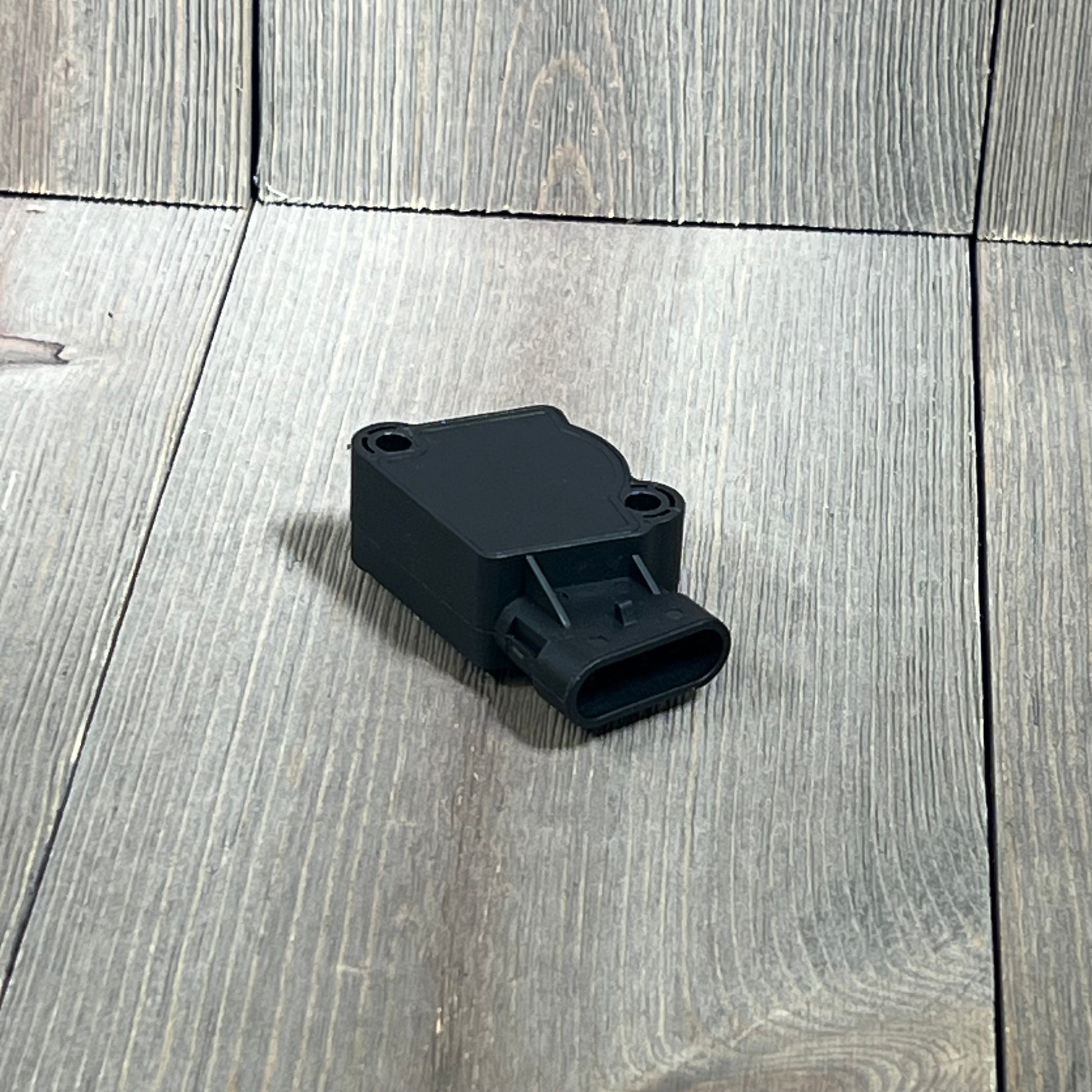 Black TPS Throttle Position Sensor Kit for Ford, Volvo, International Navistar Trucks on wooden surface.