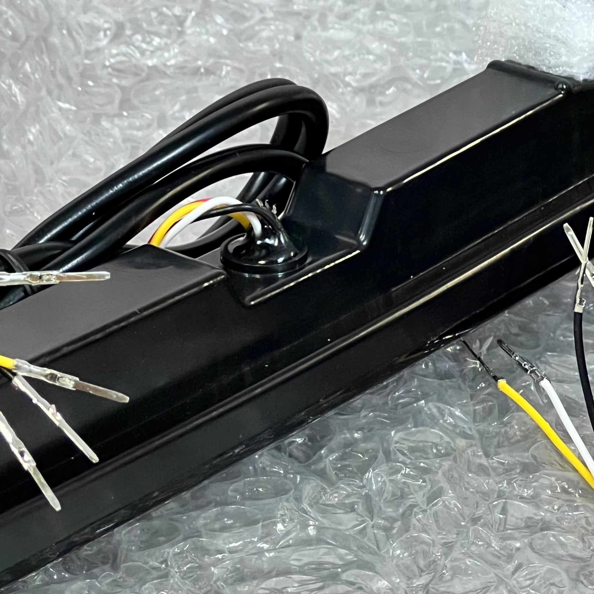 GEEGEETOP LED Rear Reflector wiring detail for 2020-2023 Ford Explorer, showcasing durable connectors and cables.